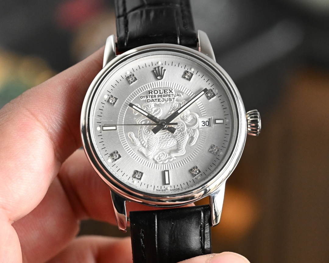 NO:393929,Platinum. [Rose] [Rose] Tw ​​masterpiece new model is available [Rose] [Rose] Rolex, specially invited the world's top designers to carefully make it for every man. 'Pixiu' limited edition commemorative version, 'Pixiu' is a lucky beast that attracts wealth. Wearing it with you will bring good luck and blessings, and it also has the beautiful meaning of eliminating evil and protecting safety and attracting wealth, bringing wealth home. TW factory masterpiece, the highest version of the market, the upgraded version of the classic replica work!  The movement is equipped with a brand new imported (zero rework) Size 40 Mirror sapphire glass never scratched Material 316L stainless steel case Power reserve 48 hours Waterproof depth 100 meters Strap Italian calf belt!  Original pin buckle. Quality of large factory!  Welcome to reprint!  ,,rolex,cowhide19860909白金.[玫瑰][玫瑰] Tw力作新款上市[玫瑰][玫瑰] 劳力士,特邀世界顶级设计师,为每位男士精心制作.“貔貅”限量纪念版,＂貔貅”是吉瑞,招财之兽.随身佩戴有祥福,同时亦有祛邪,保平安招财的美好寓意,把财带回家.TW厂力作 市场最高版本 经典复刻之作升级版！机芯搭配全新进口（零返修） 尺寸40 镜面蓝宝石玻璃永不刮花 材质316L精钢表壳 动力储存48小时 防水深度100米 表带意大利小牛皮带！原装针扣.大厂品质！欢迎转载！,,rolex,cowhide,Watch