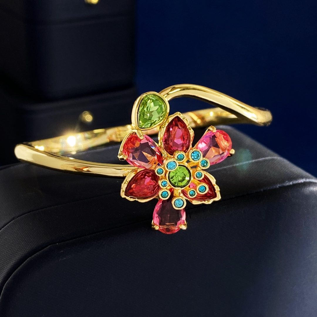  SH94 100 100
施华洛世奇Swarovski ldyllia系列春夏新款璀璨多彩钻花朵立体手