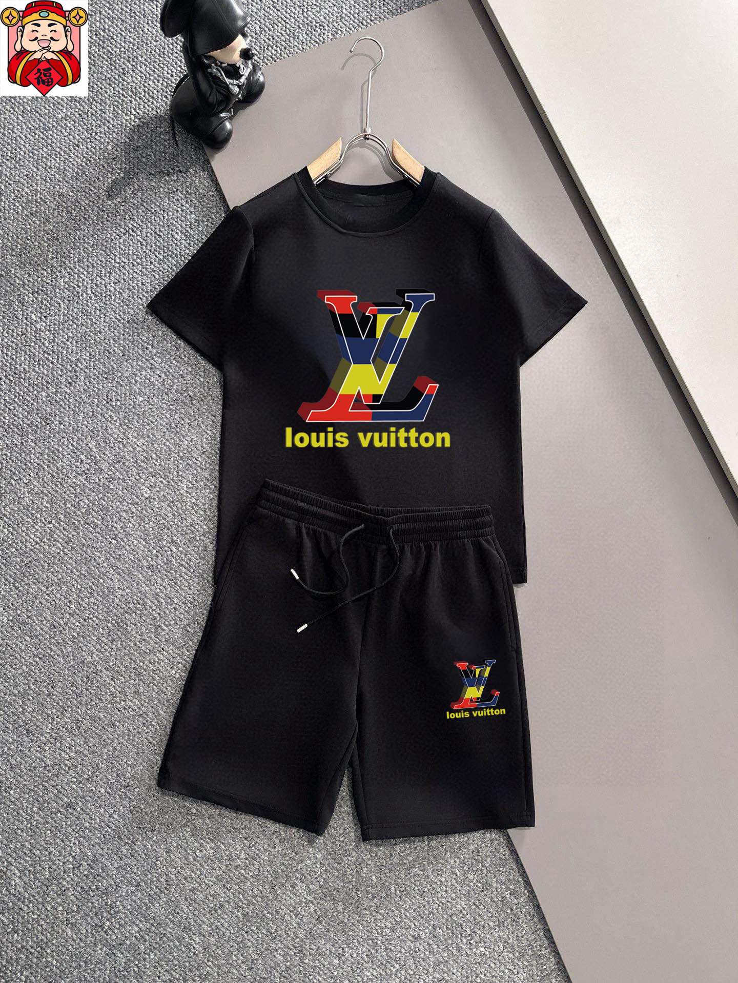 Louis Vuitton 品牌【LV路易威登】 2025新款男士短袖短裤套装 销售 市面高端版本 手感细腻柔软 让你穿着更加舒适 立体裁剪版型超赞 尺码:M-5XL下单请报身高体重