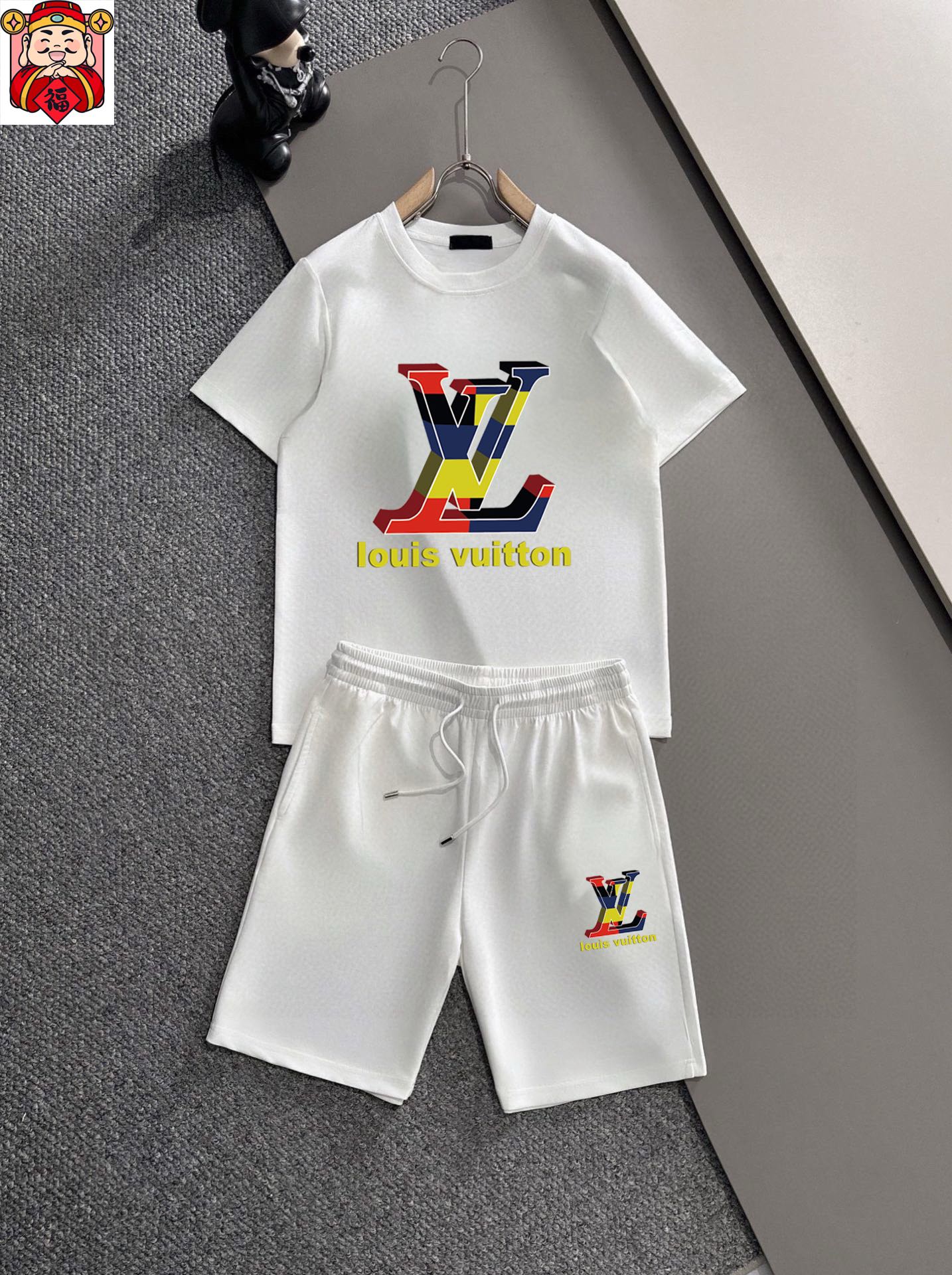 Louis Vuitton 品牌【LV路易威登】 2025新款男士短袖短裤套装 销售 市面高端版本 手感细腻柔软 让你穿着更加舒适 立体裁剪版型超赞 尺码:M-5XL下单请报身高体重