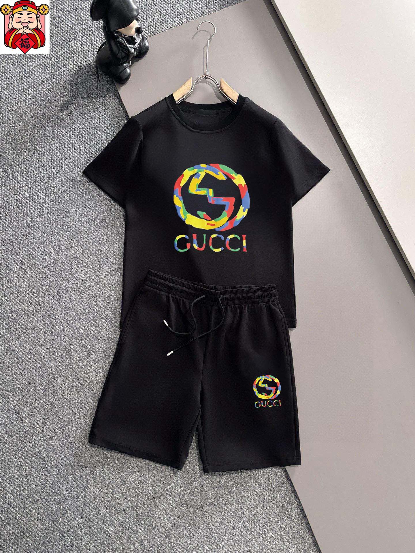 Gucci 品牌【GUCCI 古奇】 2025新款男士短袖短裤套装 销售 市面高端版本 手感细腻柔软 让你穿着更加舒适 立体裁剪版型超赞 尺码:M-5XL下单请报身高体重