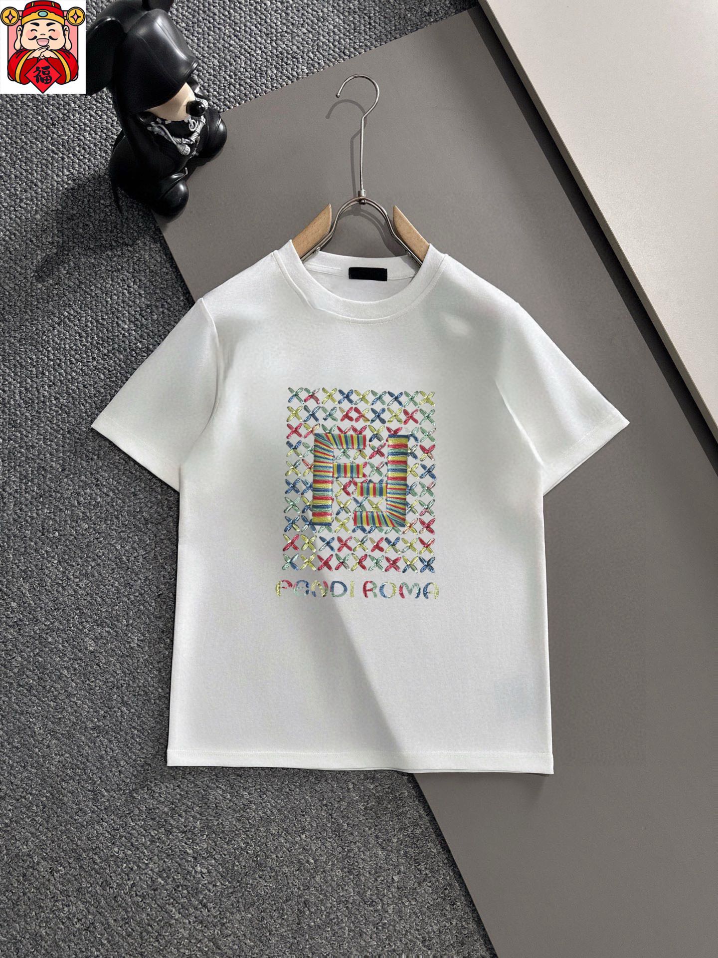Fendi 品牌【FENDI 芬迪】 2025新款男士短袖短裤套装 销售 市面高端版本 手感细腻柔软 让你穿着更加舒适 立体裁剪版型超赞 尺码:M-5XL下单请报身高体重
