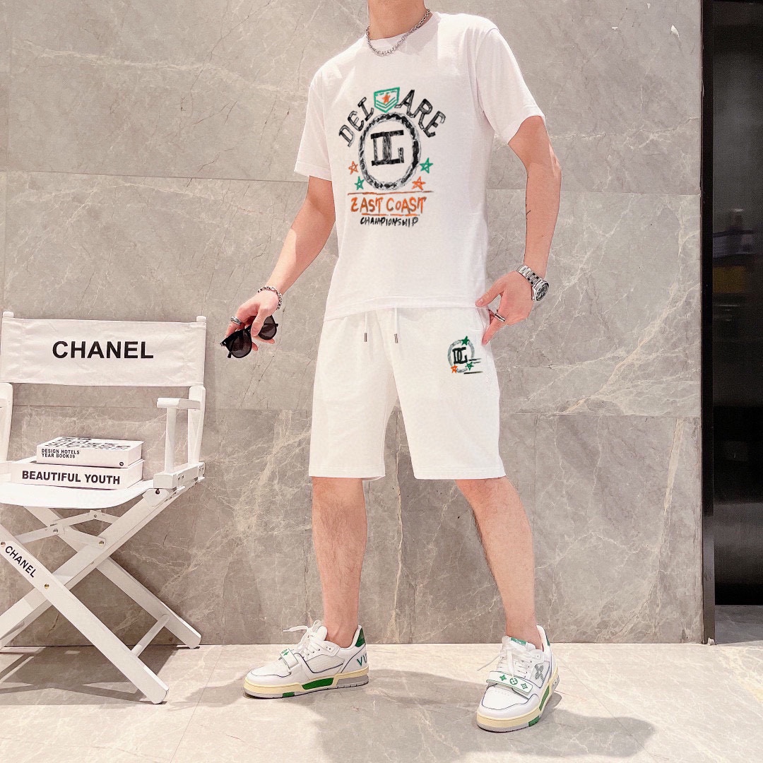 Chanel 品牌【CHANEL香奈儿】 2025新款男士短袖短裤套装 销售 市面高端版本 手感细腻柔软 让你穿着更加舒适 立体裁剪版型超赞 尺码:M-5XL下单请报身高体重