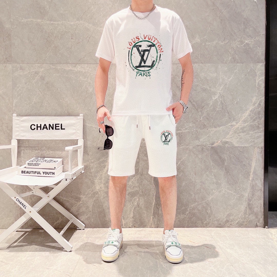 Louis Vuitton 品牌【LV路易威登】 2025新款男士短袖短裤套装 销售 市面高端版本 手感细腻柔软 让你穿着更加舒适 立体裁剪版型超赞 尺码:M-5XL下单请报身高体重