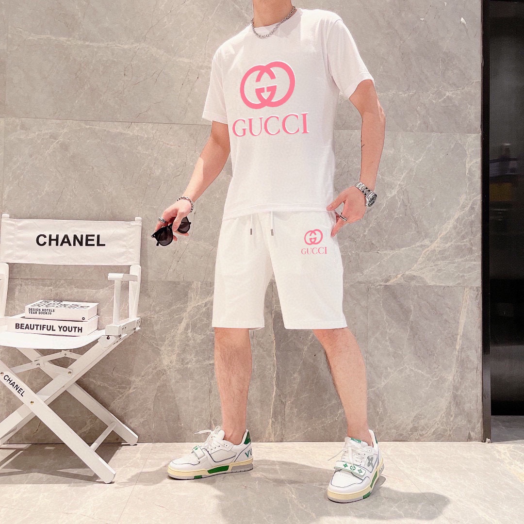 Gucci 品牌【GUCCI 古奇】 2025新款男士短袖短裤套装 销售 市面高端版本 手感细腻柔软 让你穿着更加舒适 立体裁剪版型超赞 尺码:M-5XL下单请报身高体重