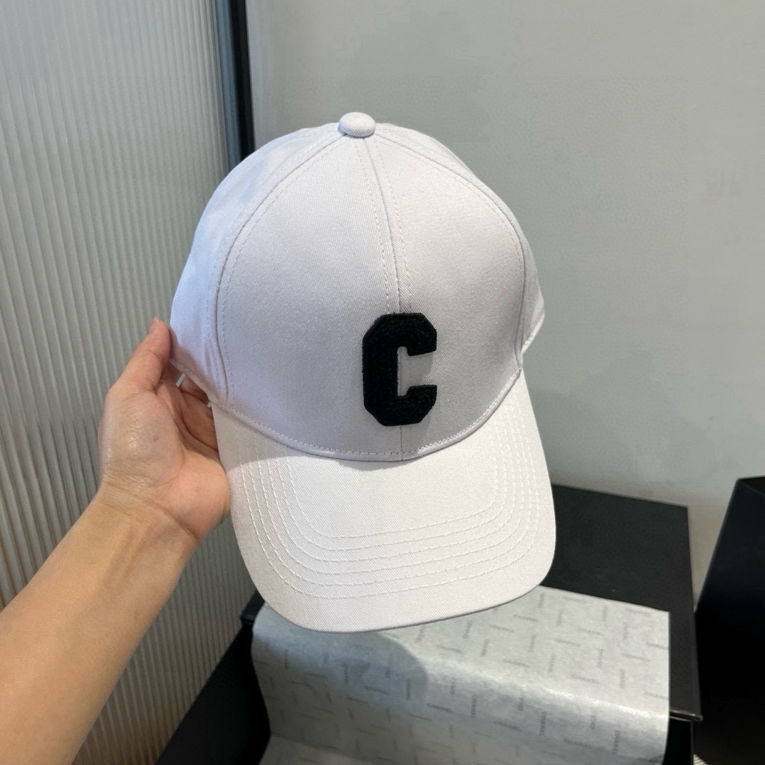 P

celine赛琳鸭舌帽