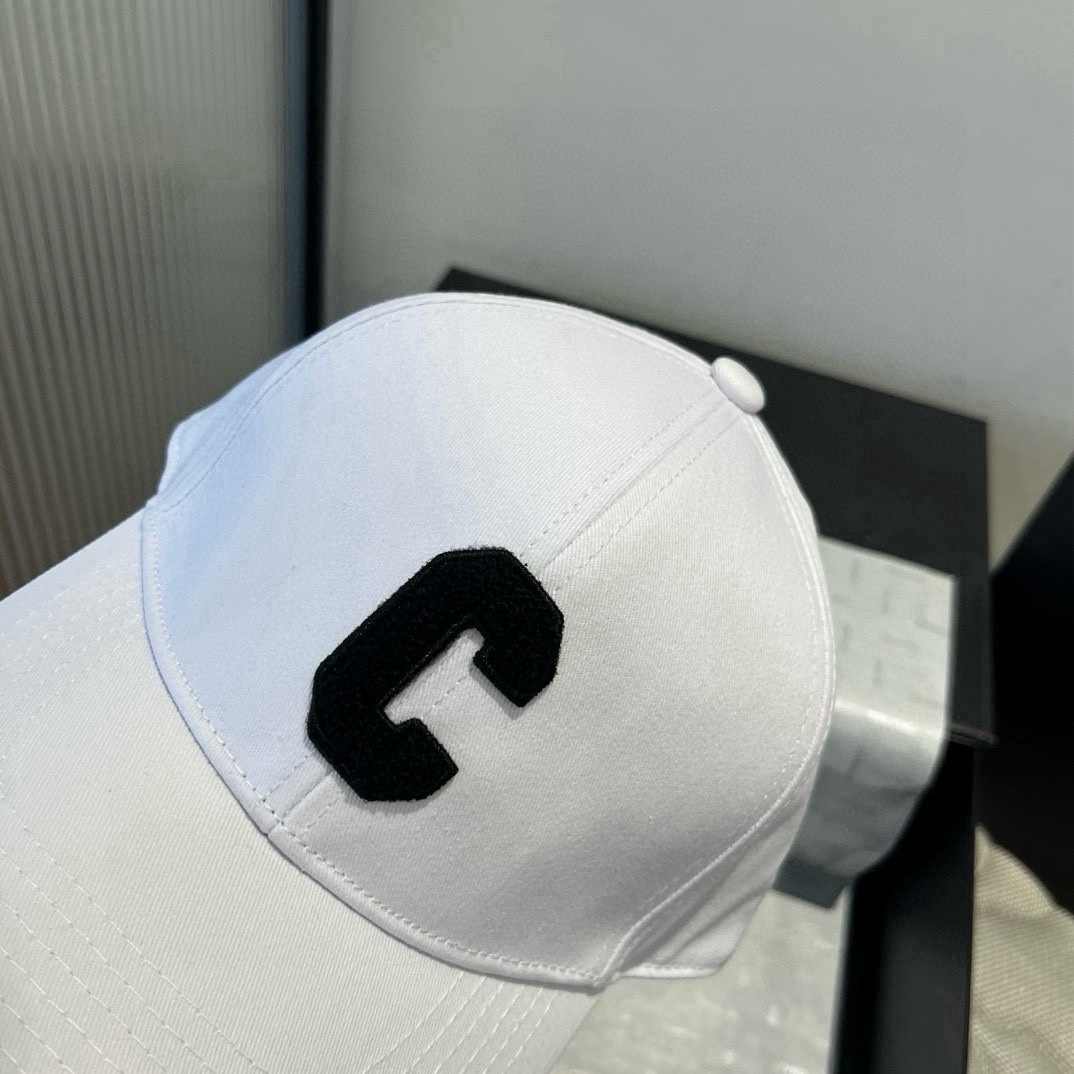 P

celine赛琳鸭舌帽