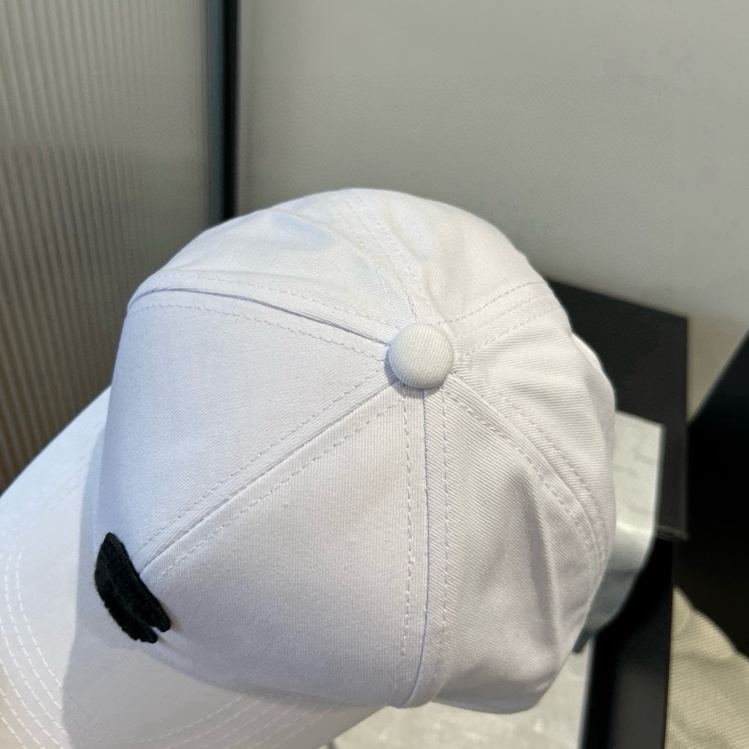 P

celine赛琳鸭舌帽