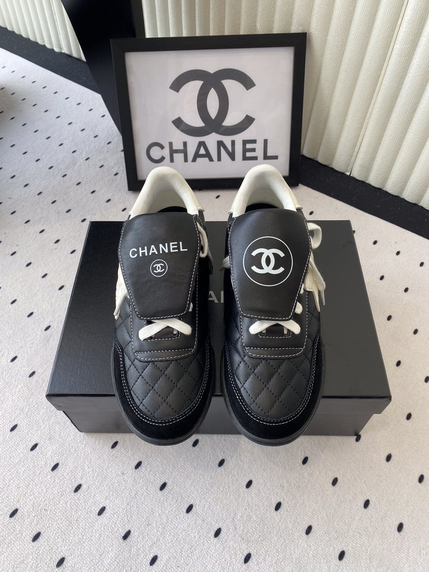 NO:411724,Chanel new baseball shoes, a must-have casual shoes for girls in the top version of coco. The sole broken nail design is super soft Original custom lambskin diamond-shaped upper Imported custom sheepskin lining Original open mold broken nail rubber outsole Size: 35-40, casual shoes/sports shoes, chanel, sneakers, sheepskin19860909Chanel新款棒球鞋 顶级版本 coco女孩必入的一款休闲鞋 鞋底碎钉设计超级柔软 原版定制小羊皮菱格纹鞋面 进口定制羊皮内里 原版开模碎钉橡胶大底 Size: 35-40,休闲鞋/运动鞋,chanel,sneakers,sheepskin,Women's Shoes