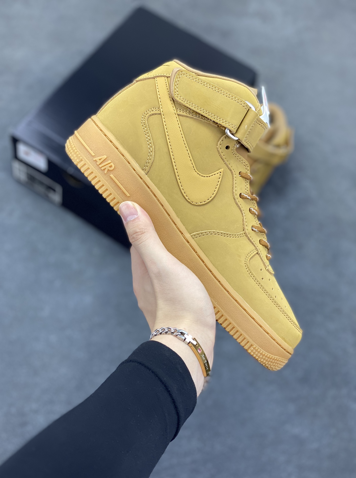福利特价 Nike Air Force 1\'07 中帮小麦 空军一号休闲运动板鞋 原楦头原纸板 打造纯正空军版型#专注外贸渠道 全掌内置蜂窝气垫 #原盒配件 原厂中底钢印、拉帮完美 货号：DJ9158-200 尺码：36 36.5 37.5 38 38.5 39 40 40.5 41 42 42.5 43 44 44.5 45-选品中心