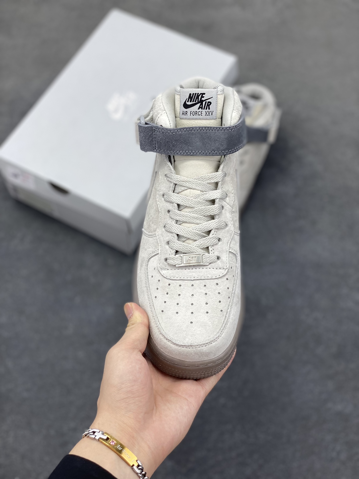 图片[2]-福利特价 Air Force 1 MID x Reigning Champ 卫冕冠军水晶底黑勾联名款 空军中邦原楦头原纸板 打造纯正空军版型专注外贸渠道 全掌内置蜂窝气垫 #原盒配件 原厂中底钢印、拉帮完美 货号：807618-200 尺码：36 36.5 37.5 38 38.5 39 40 40.5 41 42 42.5 43 44 44.5 45-选品中心
