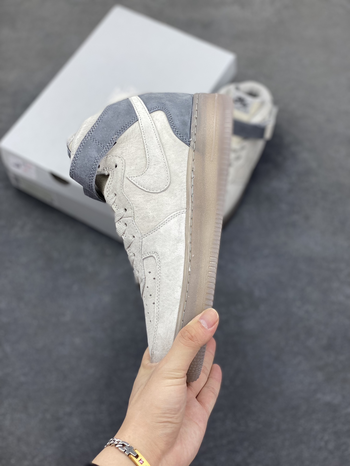 图片[3]-福利特价 Air Force 1 MID x Reigning Champ 卫冕冠军水晶底黑勾联名款 空军中邦原楦头原纸板 打造纯正空军版型专注外贸渠道 全掌内置蜂窝气垫 #原盒配件 原厂中底钢印、拉帮完美 货号：807618-200 尺码：36 36.5 37.5 38 38.5 39 40 40.5 41 42 42.5 43 44 44.5 45-选品中心