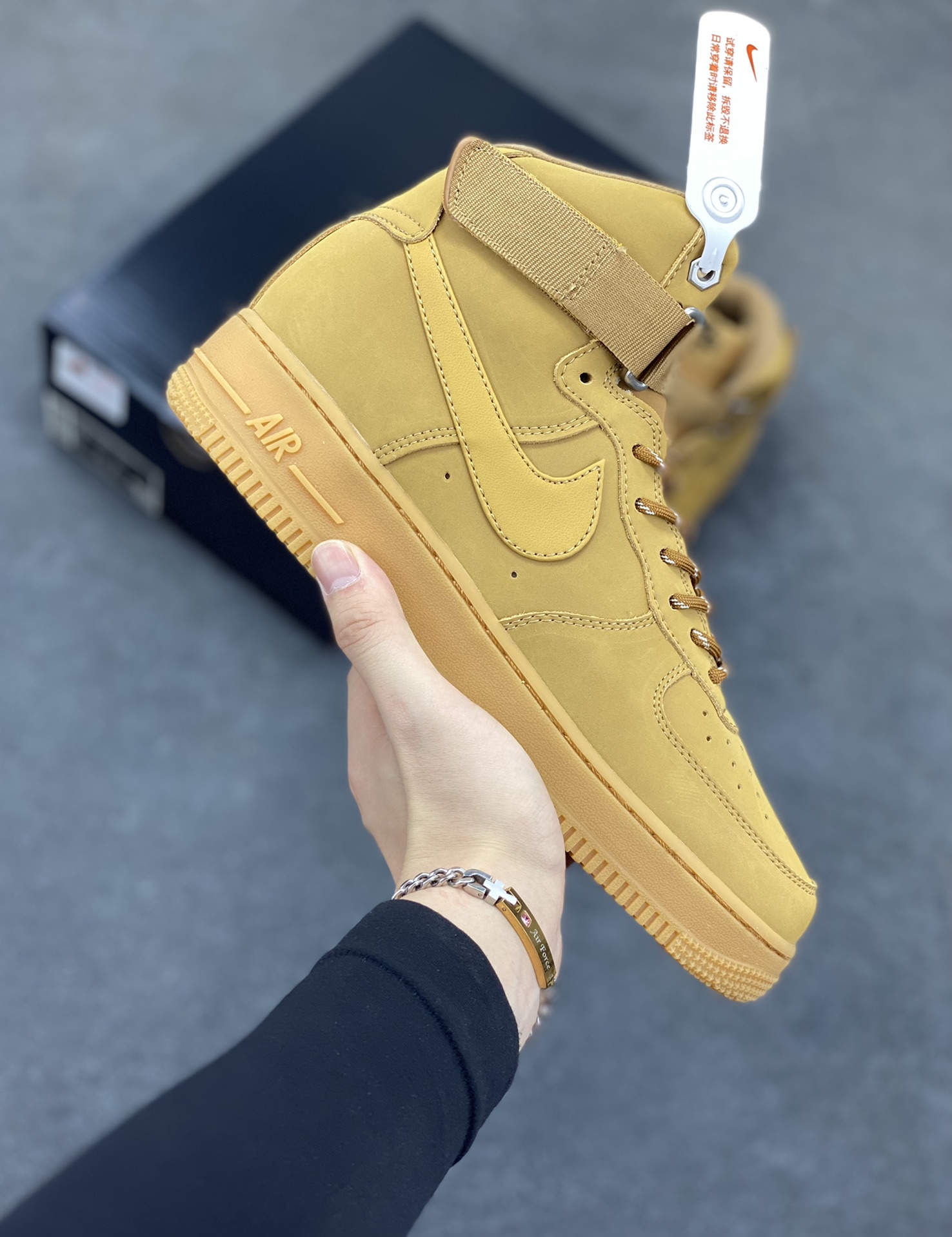 福利特价 Nike Air Force 1\’07 高帮小麦 空军一号休闲运动板鞋 原楦头原纸板 打造纯正空军版型#专注外贸渠道 全掌内置蜂窝气垫 #原盒配件 原厂中底钢印、拉帮完美 货号:DJ9178-200 尺码:36 36.5 37.5 38 38.5 39 40 40.5 41 42 42.5 43 44 44.5 45-选品中心