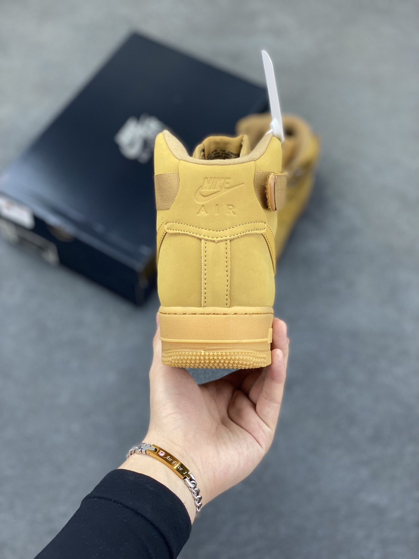 图片[4]-福利特价 Nike Air Force 1\’07 高帮小麦 空军一号休闲运动板鞋 原楦头原纸板 打造纯正空军版型#专注外贸渠道 全掌内置蜂窝气垫 #原盒配件 原厂中底钢印、拉帮完美 货号：DJ9178-200 尺码：36 36.5 37.5 38 38.5 39 40 40.5 41 42 42.5 43 44 44.5 45-选品中心