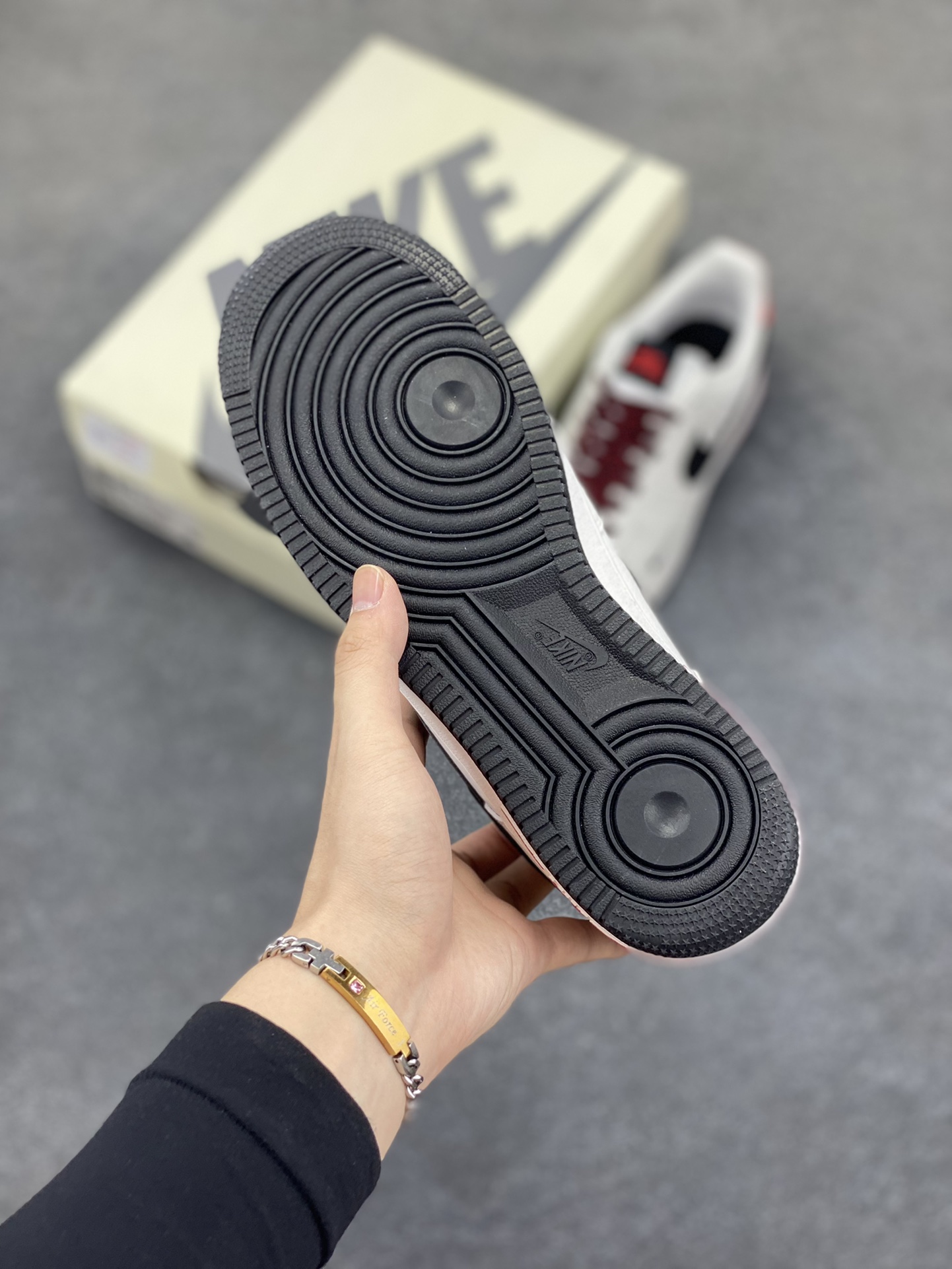 图片[5]-NIke Air Force 1 \’07 Low “Supreme联名”空军一号 低帮 运动鞋 休闲鞋 折边针车 工艺难度大 原楦头原纸板 原装鞋盒 定制五金配件 内置全掌气垫 原厂鞋底 货号：DQ6628-159 尺码：36 36.5 37.5 38 38.5 39 40 40.5 41 42 42.5 43 44 44.5 45-选品中心