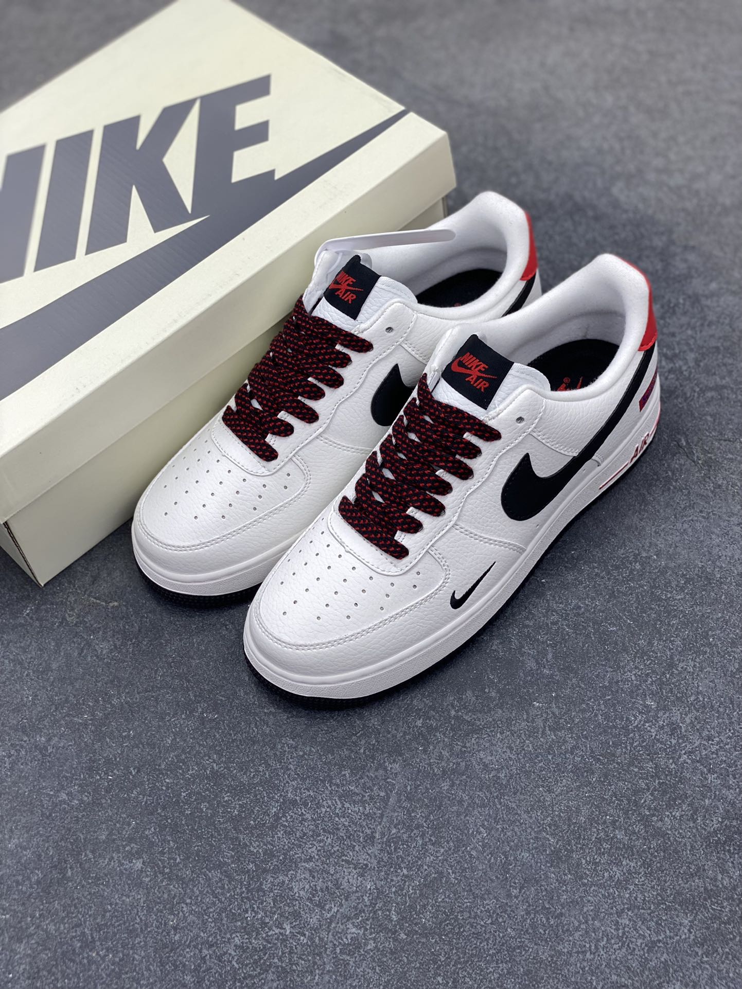 图片[8]-NIke Air Force 1 \’07 Low “Supreme联名”空军一号 低帮 运动鞋 休闲鞋 折边针车 工艺难度大 原楦头原纸板 原装鞋盒 定制五金配件 内置全掌气垫 原厂鞋底 货号：DQ6628-159 尺码：36 36.5 37.5 38 38.5 39 40 40.5 41 42 42.5 43 44 44.5 45-选品中心