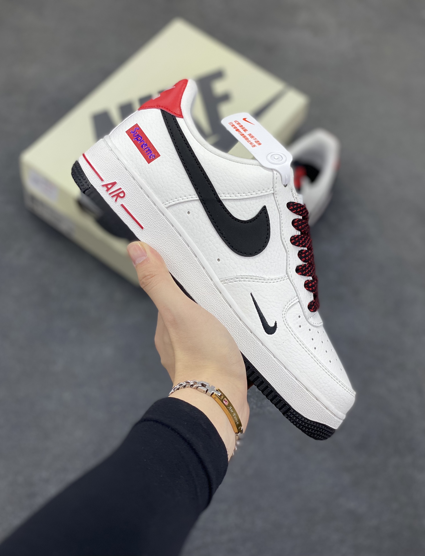NIke Air Force 1 \'07 Low “Supreme联名”空军一号 低帮 运动鞋 休闲鞋 折边针车 工艺难度大 原楦头原纸板 原装鞋盒 定制五金配件 内置全掌气垫 原厂鞋底 货号：DQ6628-159 尺码：36 36.5 37.5 38 38.5 39 40 40.5 41 42 42.5 43 44 44.5 45-选品中心