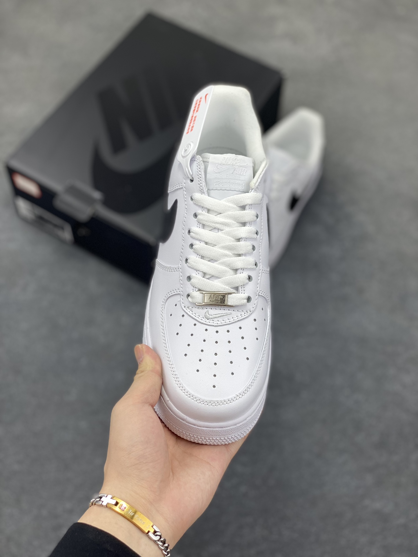 图片[2]-Nike Air Force 1 Low Supreme联名 空军一号低帮运动休闲板鞋 原楦头原纸板 打造纯正空军版型 专注外贸渠道 全掌内置蜂窝气垫 原盒配件 原厂中底钢印、拉帮完美 货号：CU9225-102 尺码：36 36.5 37.5 38 38.5 39 40 40.5 41 42 42.5 43 44 44.5 45-选品中心