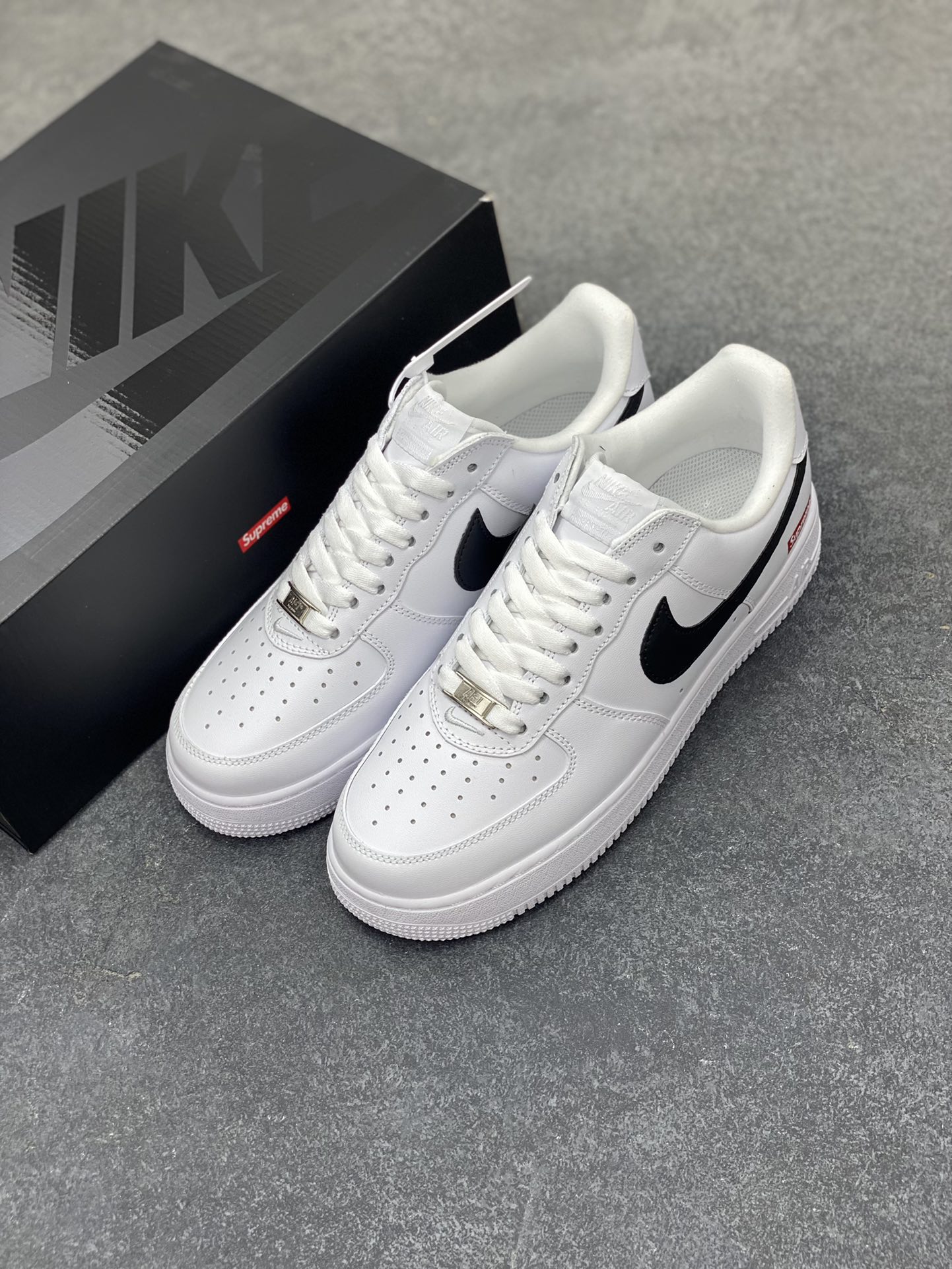 图片[8]-Nike Air Force 1 Low Supreme联名 空军一号低帮运动休闲板鞋 原楦头原纸板 打造纯正空军版型 专注外贸渠道 全掌内置蜂窝气垫 原盒配件 原厂中底钢印、拉帮完美 货号：CU9225-102 尺码：36 36.5 37.5 38 38.5 39 40 40.5 41 42 42.5 43 44 44.5 45-选品中心