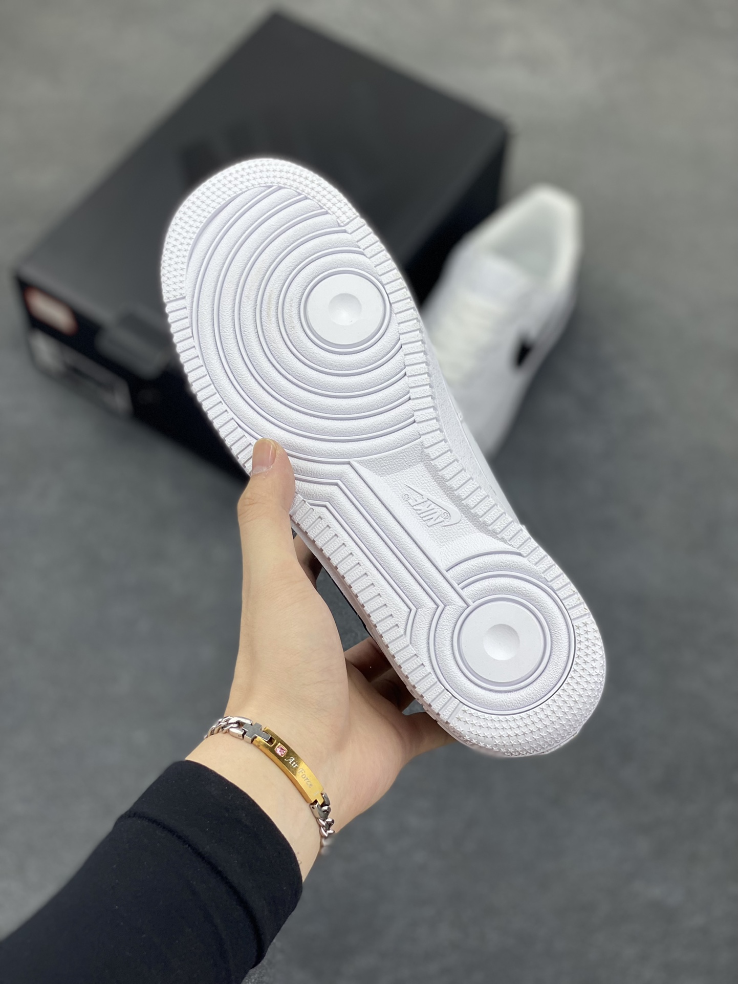 图片[5]-Nike Air Force 1 Low Supreme联名 空军一号低帮运动休闲板鞋 原楦头原纸板 打造纯正空军版型 专注外贸渠道 全掌内置蜂窝气垫 原盒配件 原厂中底钢印、拉帮完美 货号：CU9225-102 尺码：36 36.5 37.5 38 38.5 39 40 40.5 41 42 42.5 43 44 44.5 45-选品中心