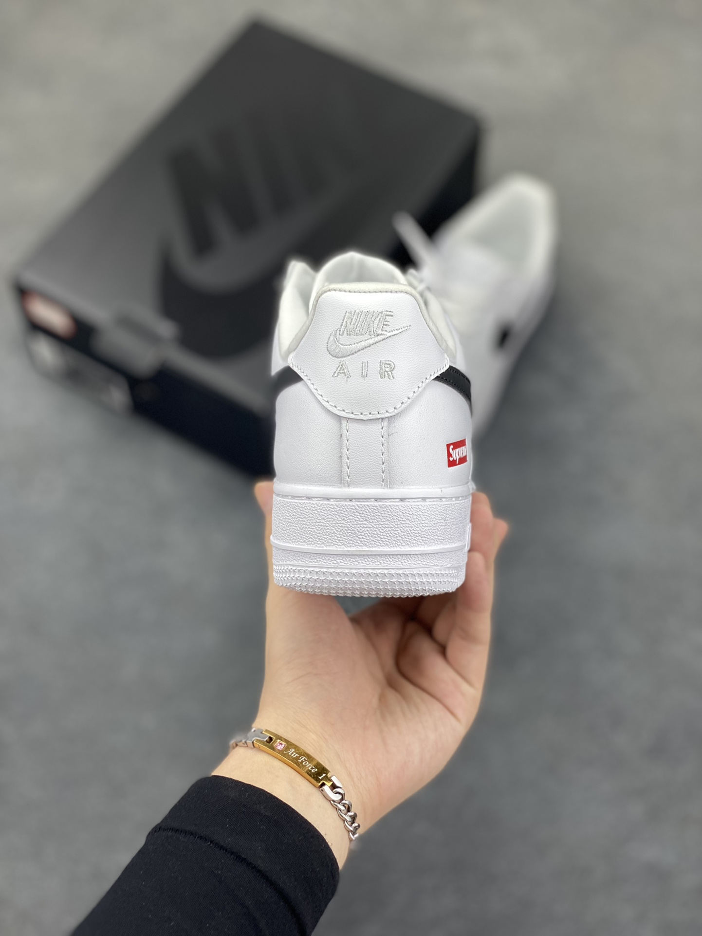 图片[4]-Nike Air Force 1 Low Supreme联名 空军一号低帮运动休闲板鞋 原楦头原纸板 打造纯正空军版型 专注外贸渠道 全掌内置蜂窝气垫 原盒配件 原厂中底钢印、拉帮完美 货号：CU9225-102 尺码：36 36.5 37.5 38 38.5 39 40 40.5 41 42 42.5 43 44 44.5 45-选品中心