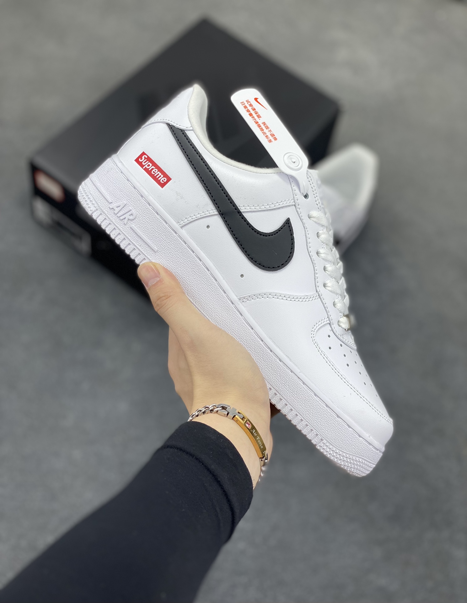 Nike Air Force 1 Low Supreme联名 空军一号低帮运动休闲板鞋 原楦头原纸板 打造纯正空军版型 专注外贸渠道 全掌内置蜂窝气垫 原盒配件 原厂中底钢印、拉帮完美 货号:CU9225-102 尺码:36 36.5 37.5 38 38.5 39 40 40.5 41 42 42.5 43 44 44.5 45-选品中心