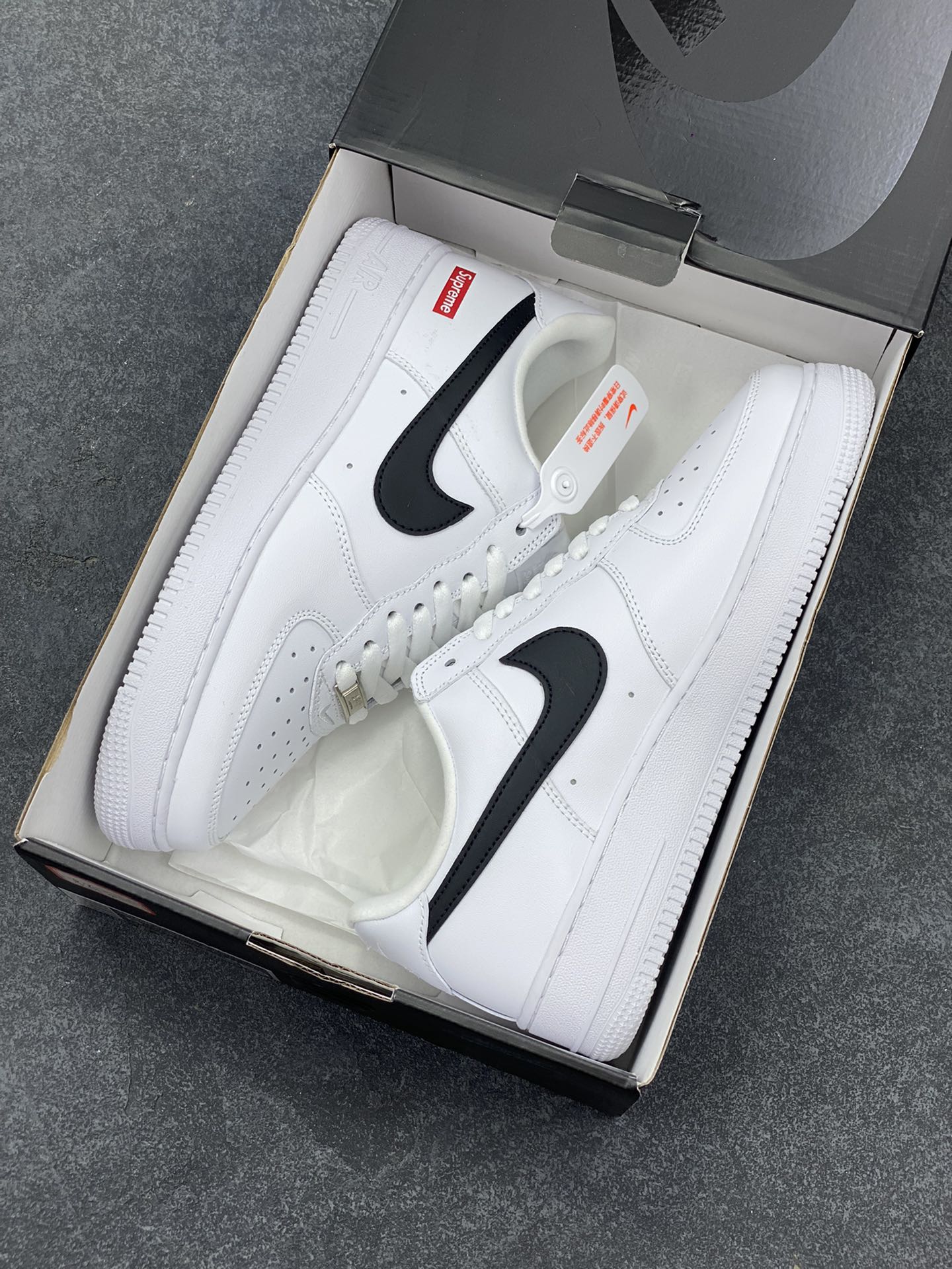 图片[9]-Nike Air Force 1 Low Supreme联名 空军一号低帮运动休闲板鞋 原楦头原纸板 打造纯正空军版型 专注外贸渠道 全掌内置蜂窝气垫 原盒配件 原厂中底钢印、拉帮完美 货号：CU9225-102 尺码：36 36.5 37.5 38 38.5 39 40 40.5 41 42 42.5 43 44 44.5 45-选品中心