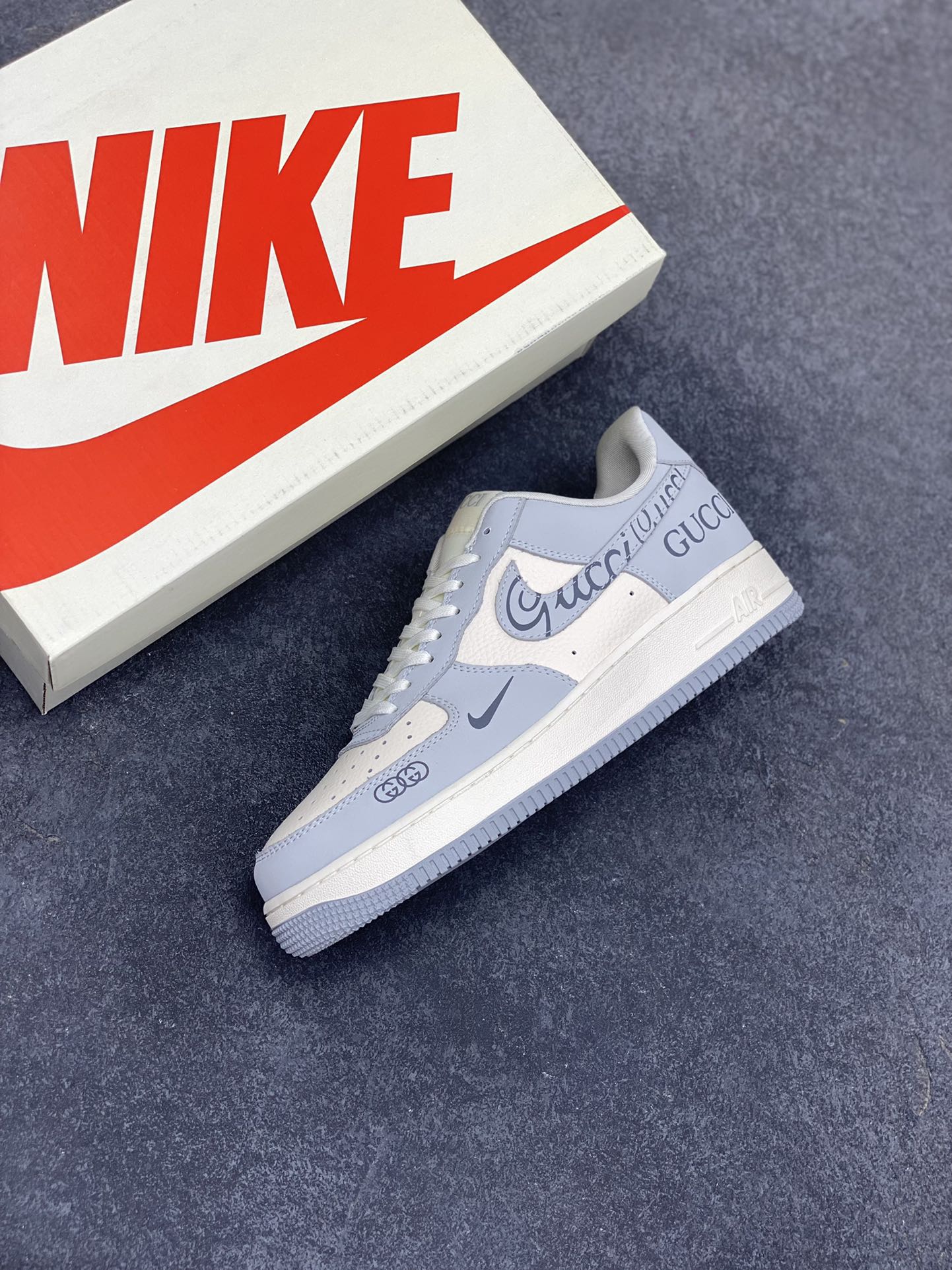 图片[7]-NIke Air Force 1 \’07 Low “古驰联名——火山灰”空军一号 低帮 运动鞋 休闲鞋 折边针车 工艺难度大 原楦头原纸板 原装鞋盒 定制五金配件 内置全掌气垫 原厂鞋底 货号：DF0188-050 尺码：36 36.5 37.5 38 38.5 39 40 40.5 41 42 42.5 43 44 44.5 45-选品中心