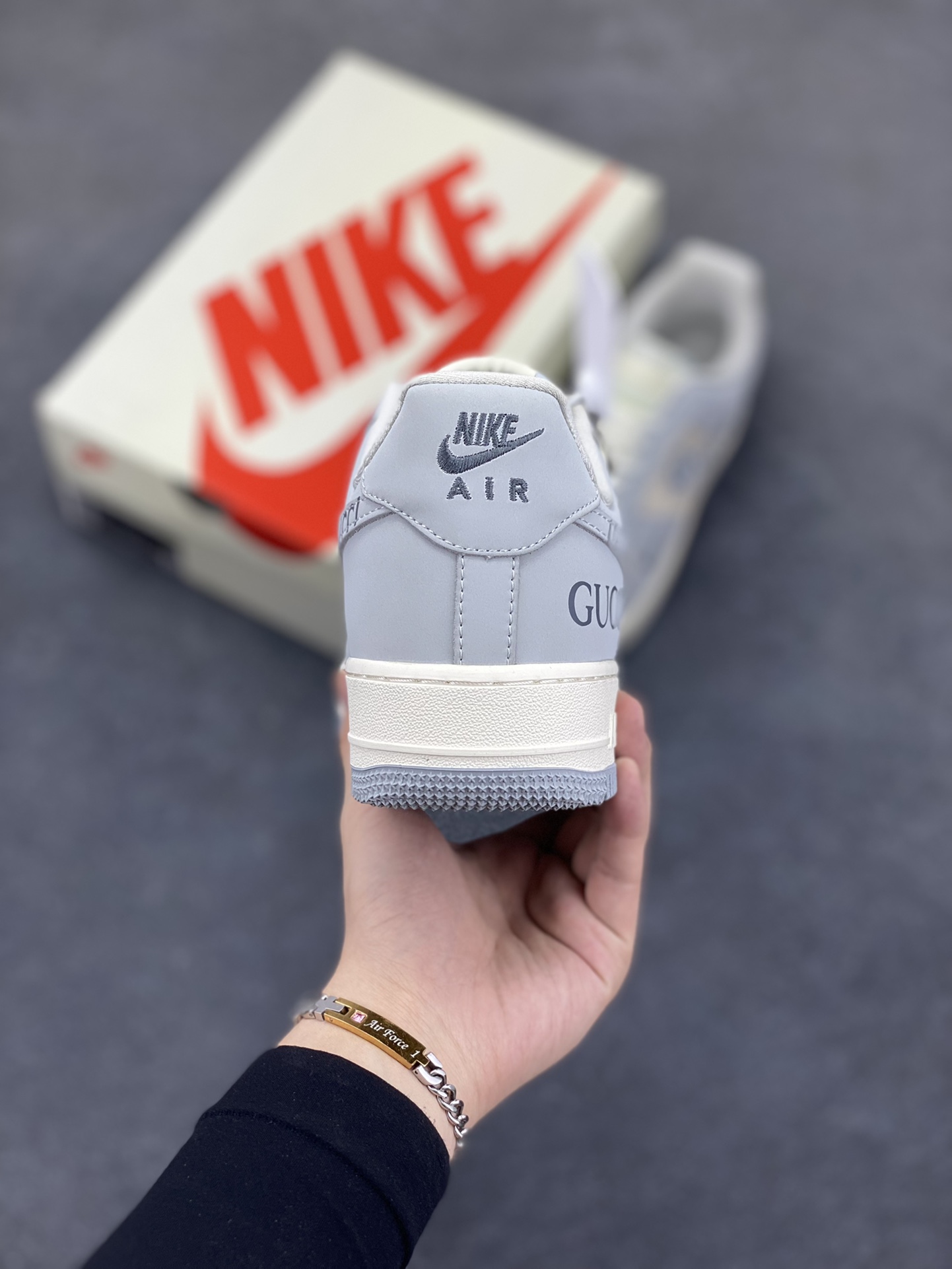 图片[4]-NIke Air Force 1 \’07 Low “古驰联名——火山灰”空军一号 低帮 运动鞋 休闲鞋 折边针车 工艺难度大 原楦头原纸板 原装鞋盒 定制五金配件 内置全掌气垫 原厂鞋底 货号：DF0188-050 尺码：36 36.5 37.5 38 38.5 39 40 40.5 41 42 42.5 43 44 44.5 45-选品中心