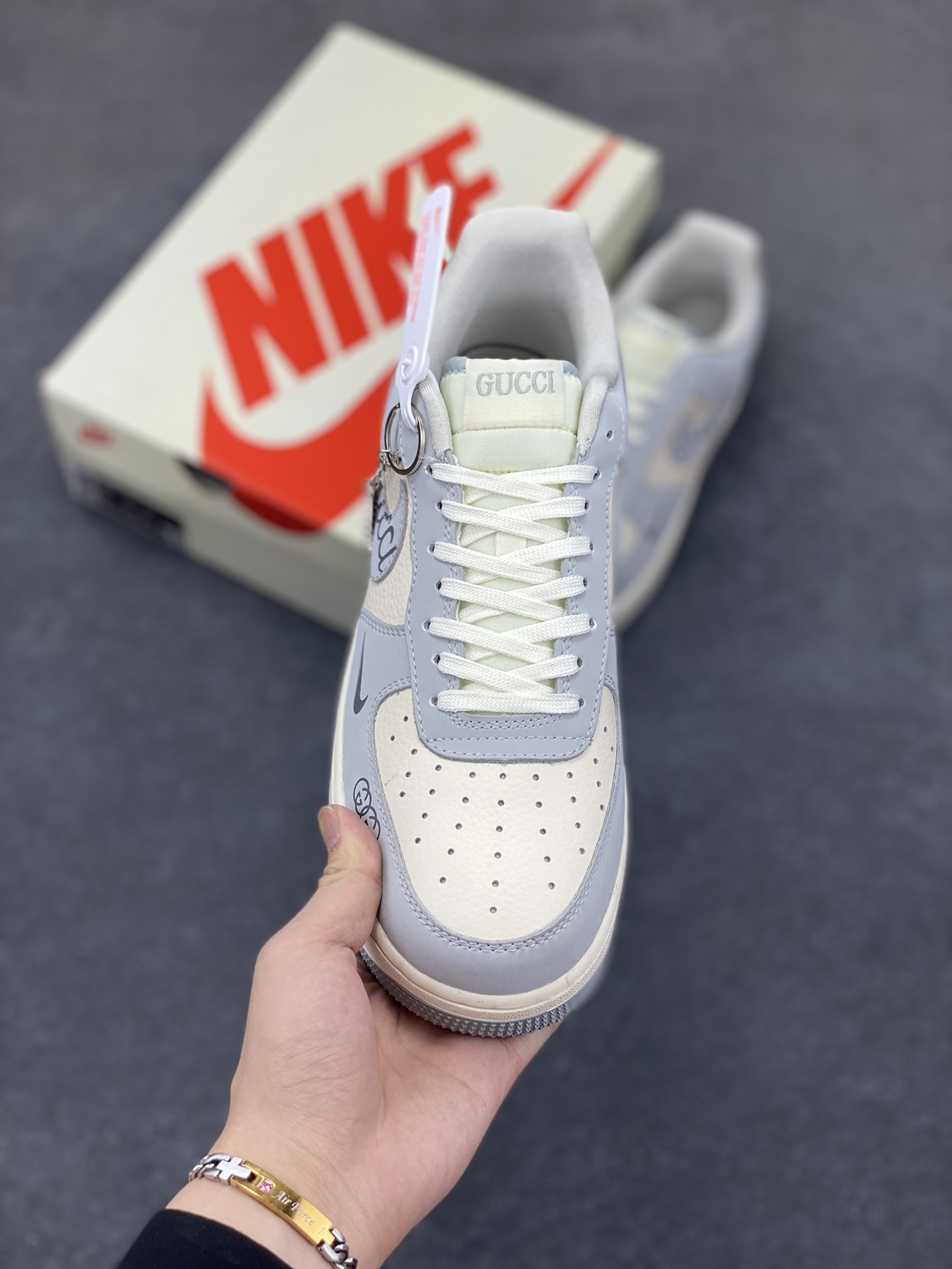 图片[2]-NIke Air Force 1 \’07 Low “古驰联名——火山灰”空军一号 低帮 运动鞋 休闲鞋 折边针车 工艺难度大 原楦头原纸板 原装鞋盒 定制五金配件 内置全掌气垫 原厂鞋底 货号：DF0188-050 尺码：36 36.5 37.5 38 38.5 39 40 40.5 41 42 42.5 43 44 44.5 45-选品中心