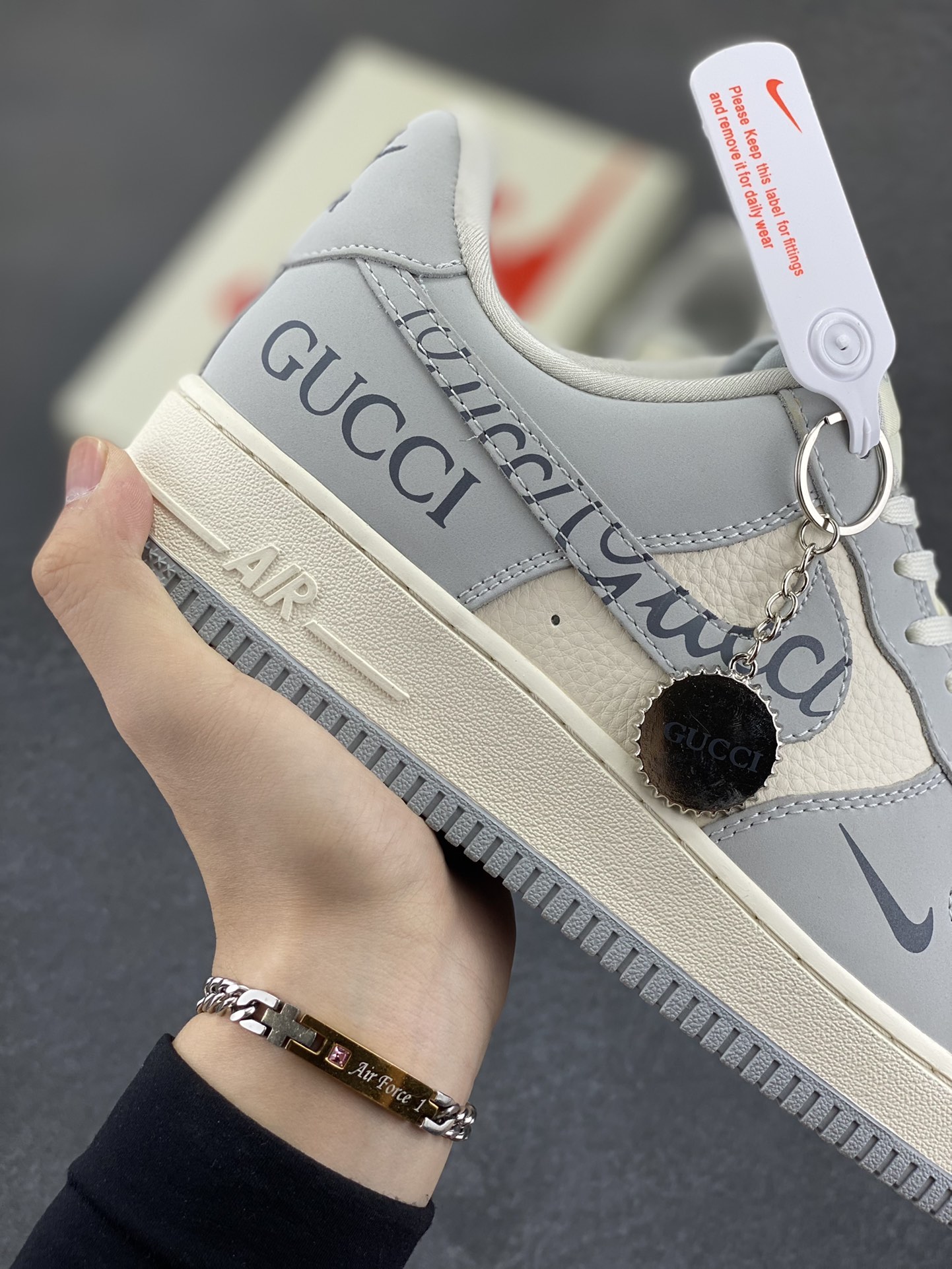 图片[6]-NIke Air Force 1 \’07 Low “古驰联名——火山灰”空军一号 低帮 运动鞋 休闲鞋 折边针车 工艺难度大 原楦头原纸板 原装鞋盒 定制五金配件 内置全掌气垫 原厂鞋底 货号：DF0188-050 尺码：36 36.5 37.5 38 38.5 39 40 40.5 41 42 42.5 43 44 44.5 45-选品中心