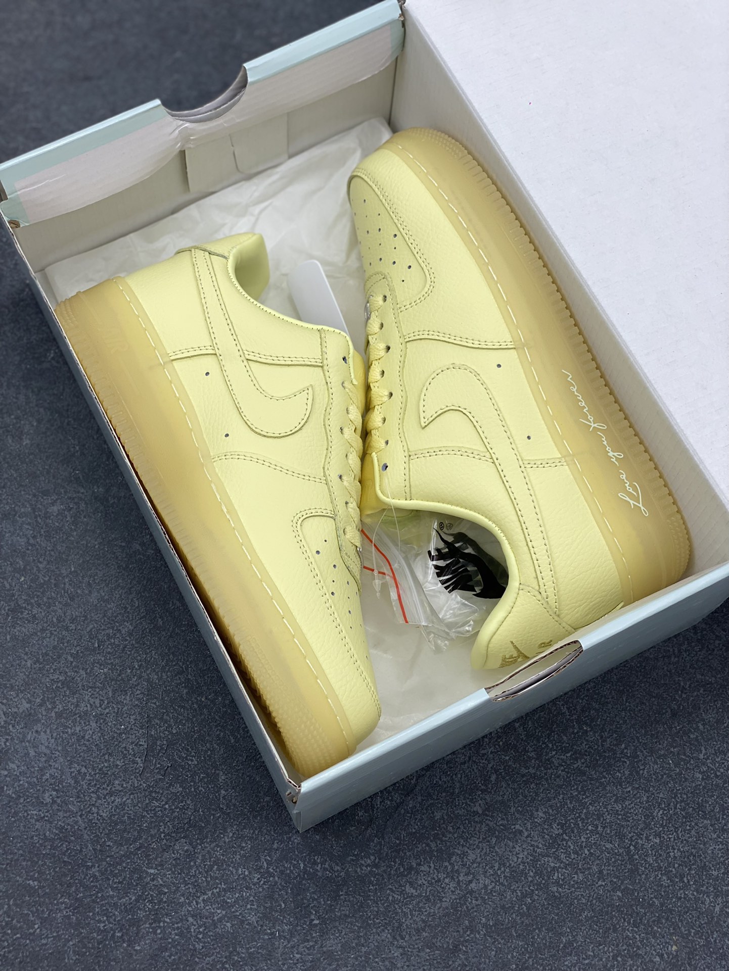 图片[9]-Nike Air Force 1 07 low空军一号 荔枝纹水晶 板鞋 原楦头原纸板 打造纯正空军版型#专注外贸渠道 全掌内置蜂窝气垫 #原盒配件 原厂中底钢印、拉帮完美 货号：CZ8065-800 尺码：36 36.5 37.5 38 38.5 39 40 40.5 41 42 42.5 43 44 44.5 45-选品中心