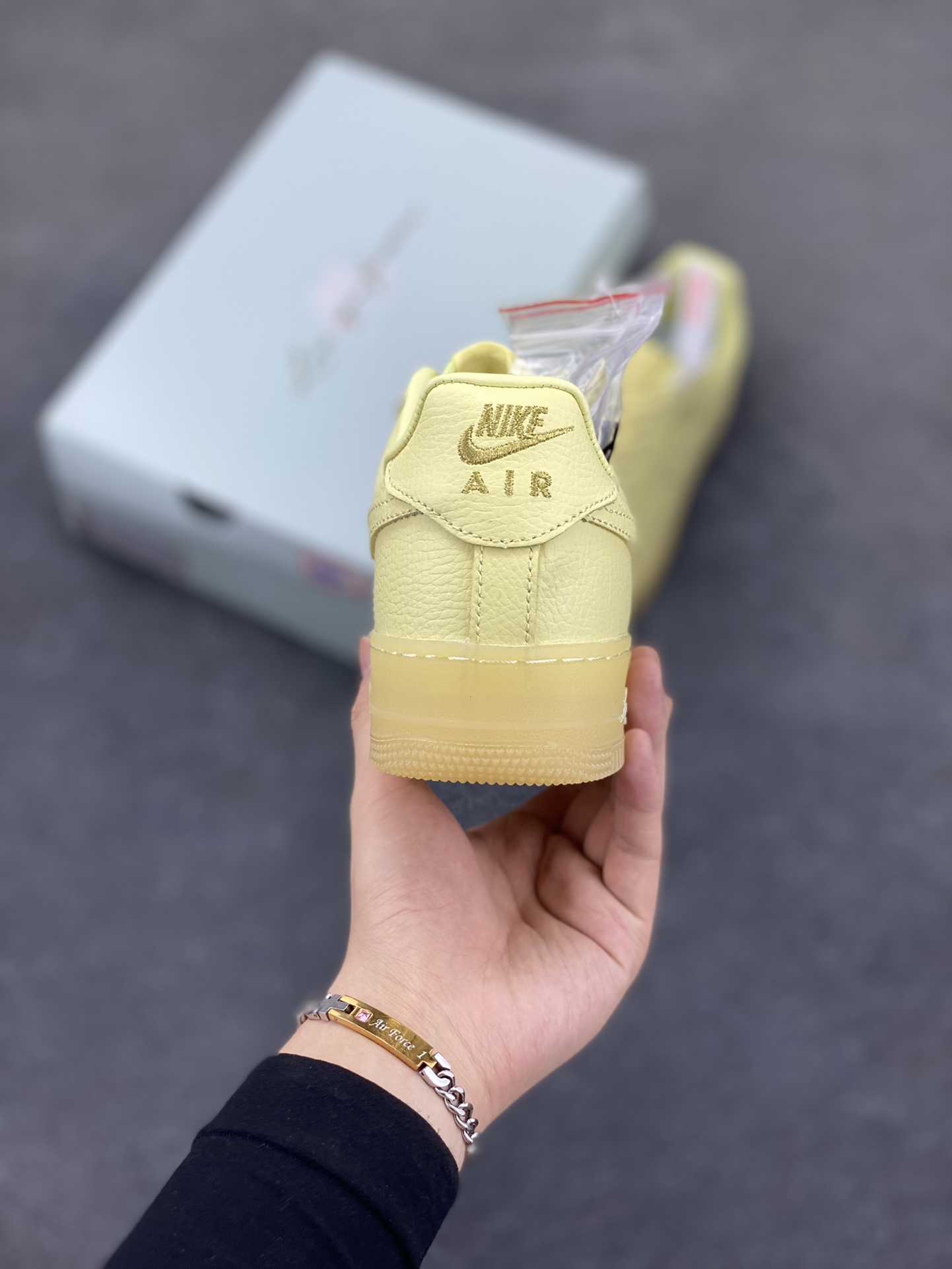图片[4]-Nike Air Force 1 07 low空军一号 荔枝纹水晶 板鞋 原楦头原纸板 打造纯正空军版型#专注外贸渠道 全掌内置蜂窝气垫 #原盒配件 原厂中底钢印、拉帮完美 货号：CZ8065-800 尺码：36 36.5 37.5 38 38.5 39 40 40.5 41 42 42.5 43 44 44.5 45-选品中心