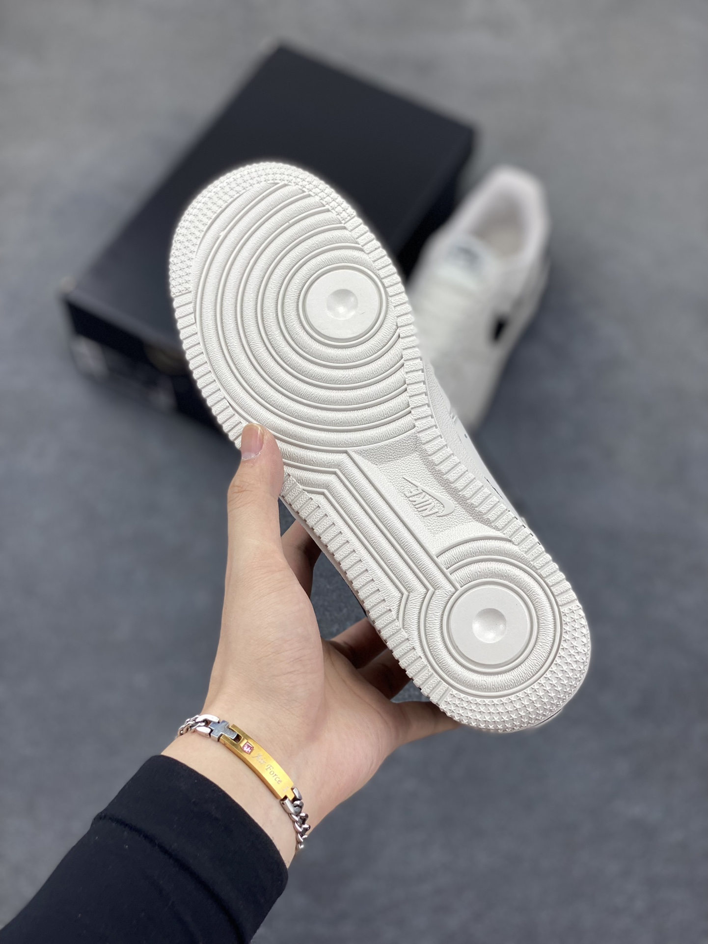 图片[5]-福利特价 Nike Air Force 1 Low 白黑 原楦头原纸板 打造纯正空军版型 专注外贸渠道 全掌内置蜂窝气垫 原盒配件 原厂中底钢印、拉帮完美 货号：HQ2037-004 尺码：36 36.5 37.5 38 38.5 39 40 40.5 41 42 42.5 43 44 44.5 45-选品中心