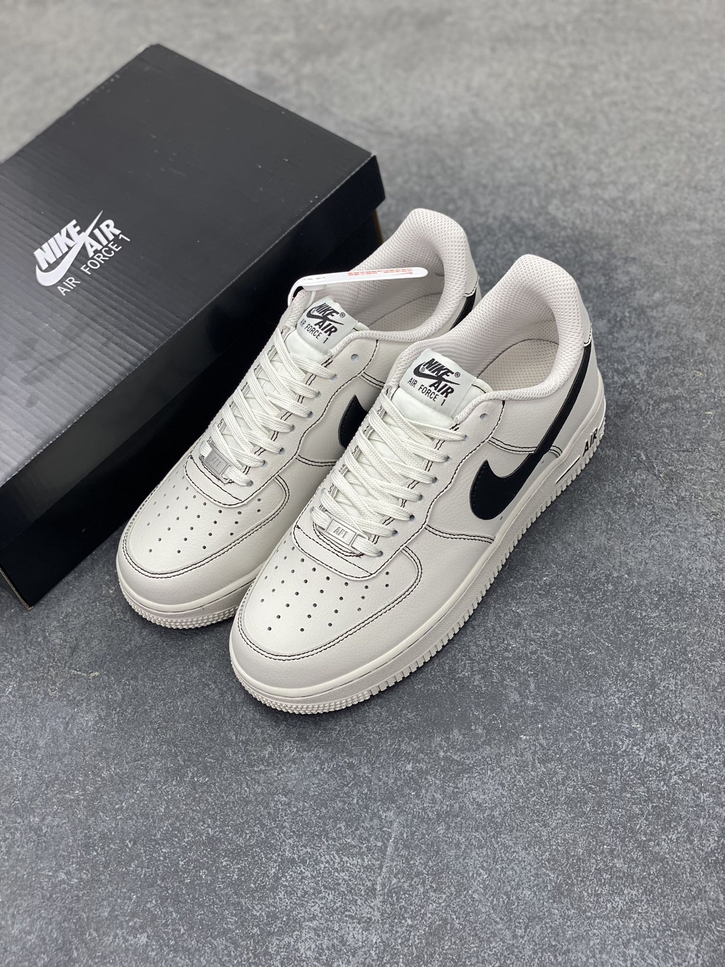 图片[8]-福利特价 Nike Air Force 1 Low 白黑 原楦头原纸板 打造纯正空军版型 专注外贸渠道 全掌内置蜂窝气垫 原盒配件 原厂中底钢印、拉帮完美 货号：HQ2037-004 尺码：36 36.5 37.5 38 38.5 39 40 40.5 41 42 42.5 43 44 44.5 45-选品中心