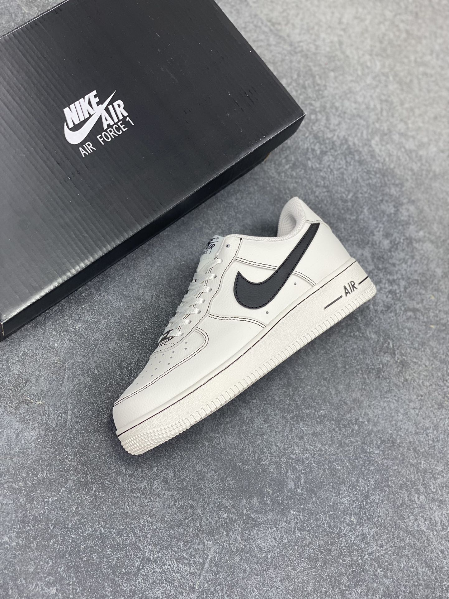 图片[7]-福利特价 Nike Air Force 1 Low 白黑 原楦头原纸板 打造纯正空军版型 专注外贸渠道 全掌内置蜂窝气垫 原盒配件 原厂中底钢印、拉帮完美 货号：HQ2037-004 尺码：36 36.5 37.5 38 38.5 39 40 40.5 41 42 42.5 43 44 44.5 45-选品中心