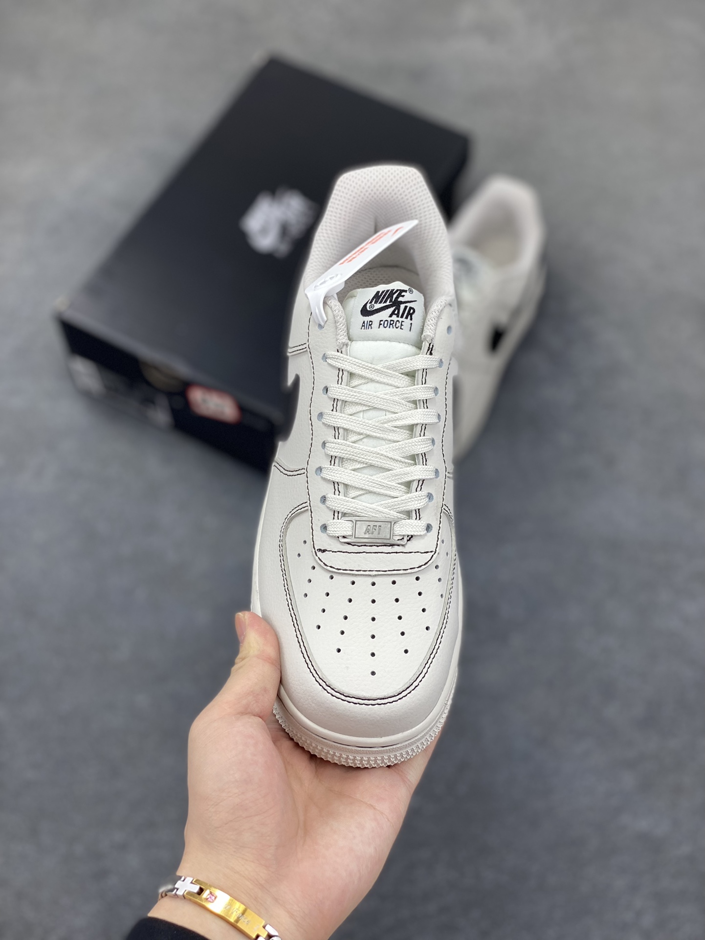 图片[2]-福利特价 Nike Air Force 1 Low 白黑 原楦头原纸板 打造纯正空军版型 专注外贸渠道 全掌内置蜂窝气垫 原盒配件 原厂中底钢印、拉帮完美 货号：HQ2037-004 尺码：36 36.5 37.5 38 38.5 39 40 40.5 41 42 42.5 43 44 44.5 45-选品中心