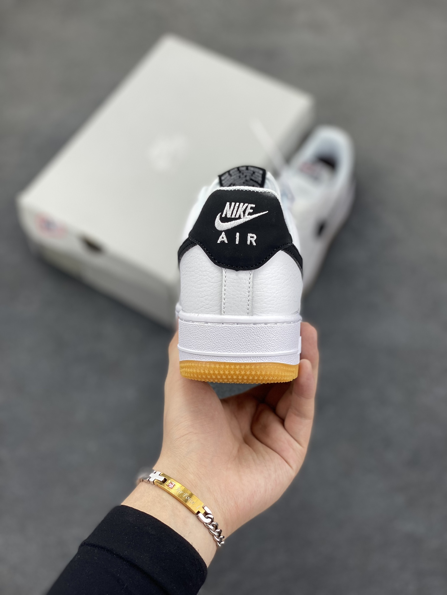 图片[4]-Nike Air Force 1 Low 空军一号低帮百搭休闲运动板鞋。柔软、弹性十足的缓震性能和出色的中底设计，横跨复古与现代的外型结合，造就出风靡全球三十多年的Force 1，直到今天还深受青睐。 货号：CI0057-100 尺码：36 36.5 37.5 38 38.5 39 40 40.5 41 42 42.5 43 44 44.5 45-选品中心