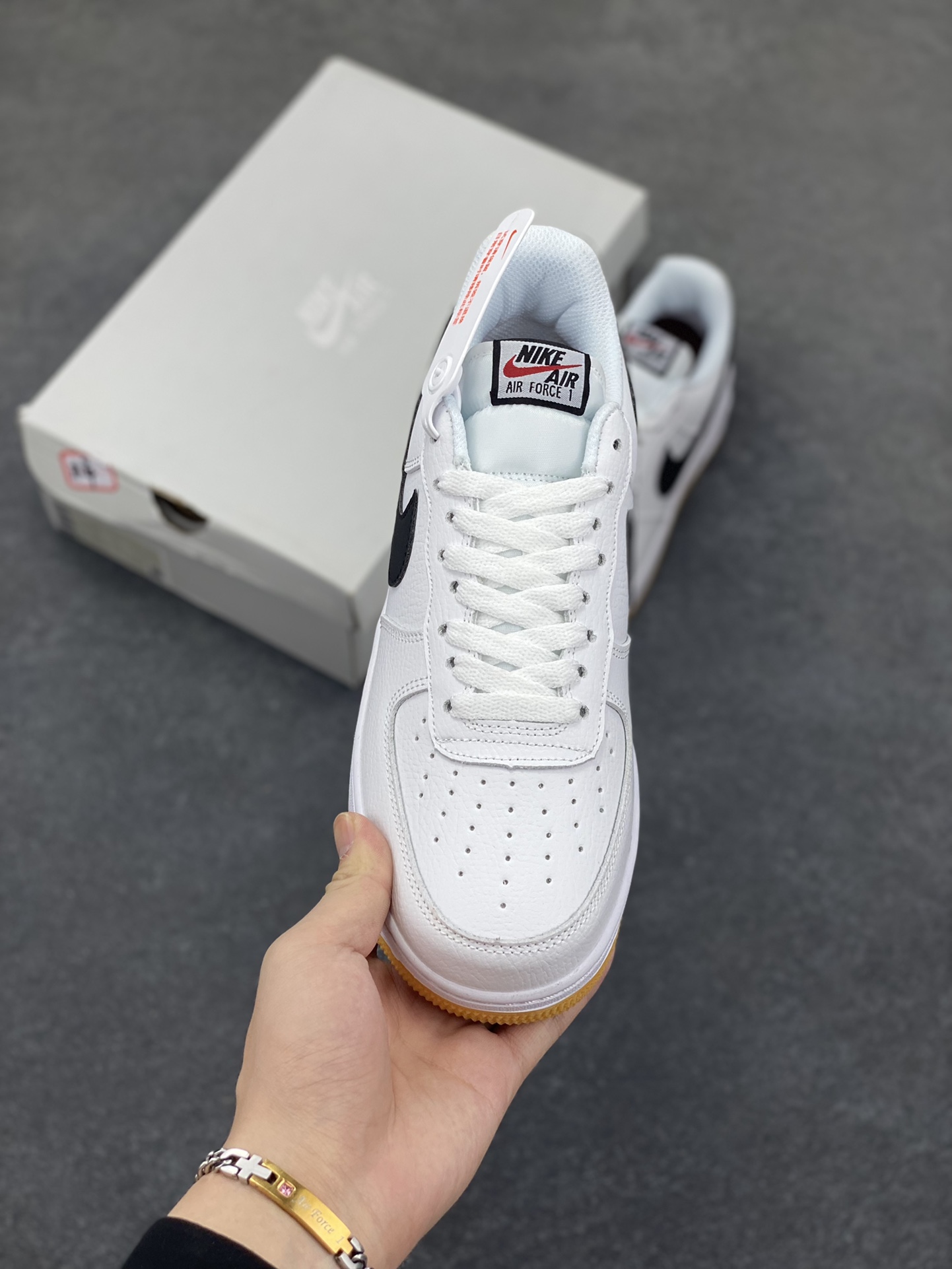 图片[2]-Nike Air Force 1 Low 空军一号低帮百搭休闲运动板鞋。柔软、弹性十足的缓震性能和出色的中底设计，横跨复古与现代的外型结合，造就出风靡全球三十多年的Force 1，直到今天还深受青睐。 货号：CI0057-100 尺码：36 36.5 37.5 38 38.5 39 40 40.5 41 42 42.5 43 44 44.5 45-选品中心