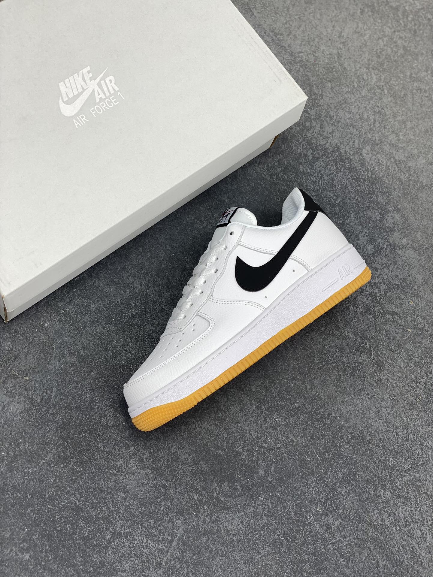 图片[7]-Nike Air Force 1 Low 空军一号低帮百搭休闲运动板鞋。柔软、弹性十足的缓震性能和出色的中底设计，横跨复古与现代的外型结合，造就出风靡全球三十多年的Force 1，直到今天还深受青睐。 货号：CI0057-100 尺码：36 36.5 37.5 38 38.5 39 40 40.5 41 42 42.5 43 44 44.5 45-选品中心