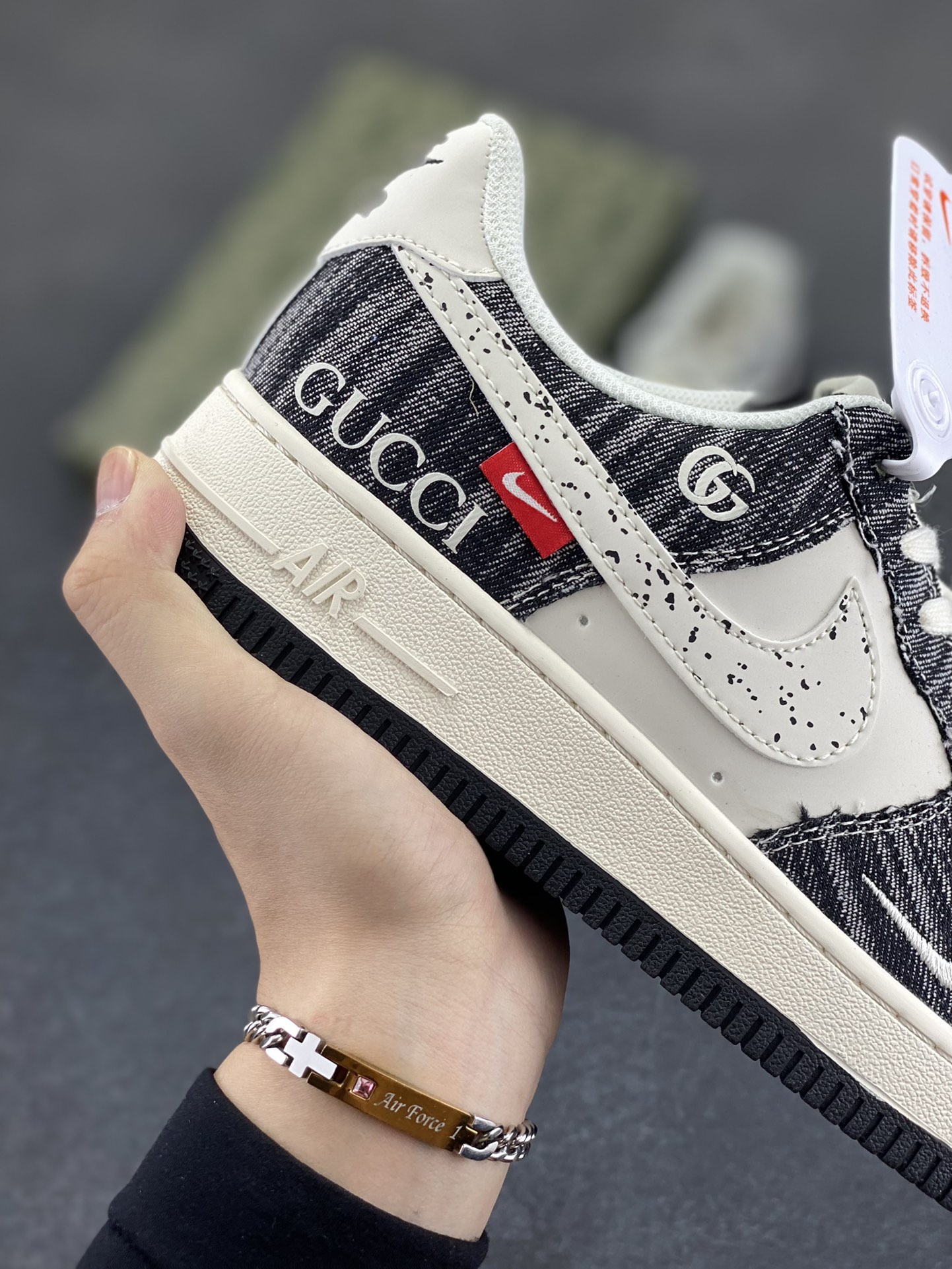 图片[6]-NIke Air Force 1 \’07 Low “GUCCI古驰联名——黑白牛仔”空军一号 低帮 运动鞋 休闲鞋 折边针车 工艺难度大 原楦头原纸板 原装鞋盒 定制五金配件 内置全掌气垫 原厂鞋底 货号：HS8068-011 尺码：36 36.5 37.5 38 38.5 39 40 40.5 41 42 42.5 43 44 44.5 45-选品中心
