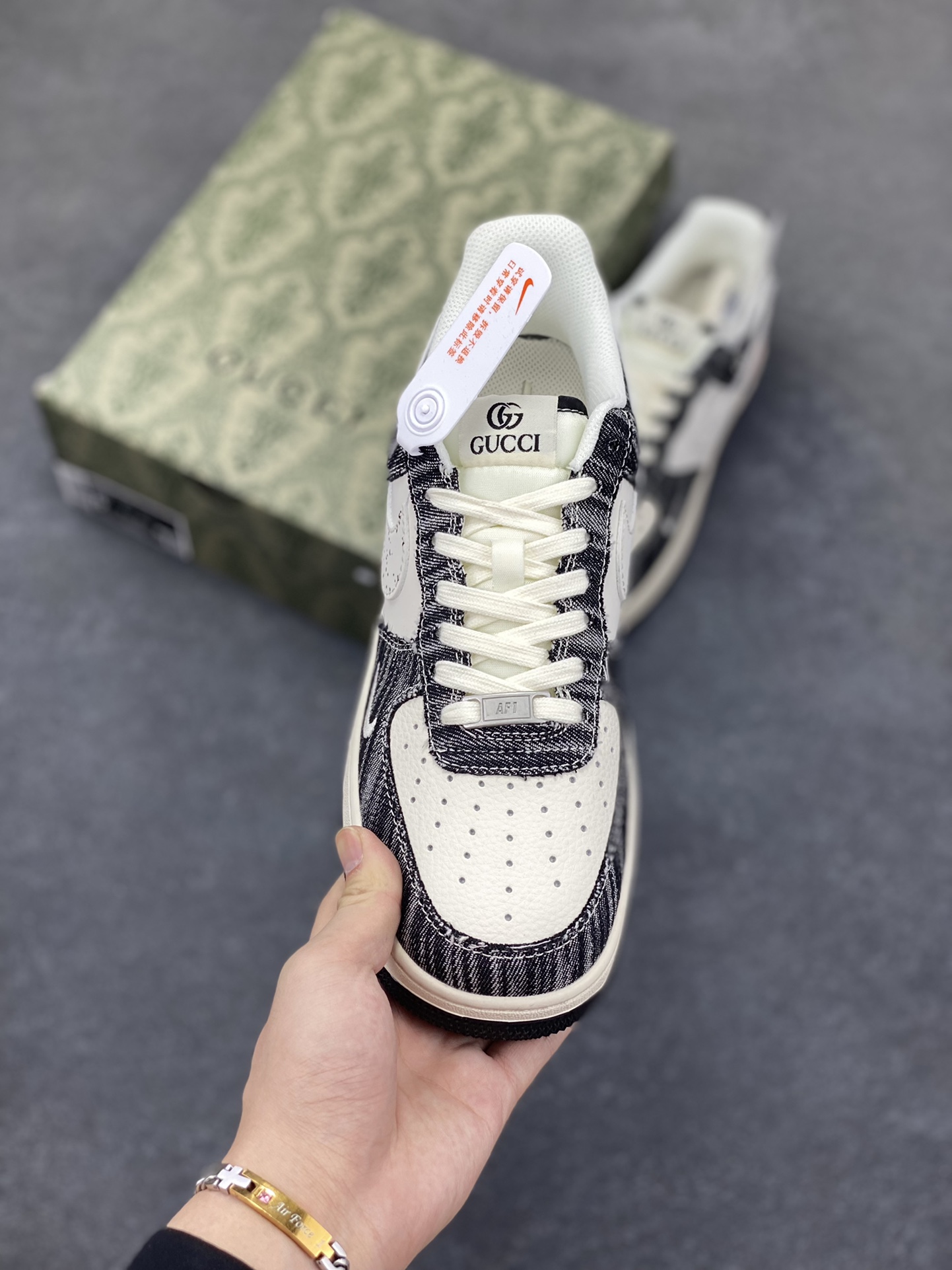 图片[2]-NIke Air Force 1 \’07 Low “GUCCI古驰联名——黑白牛仔”空军一号 低帮 运动鞋 休闲鞋 折边针车 工艺难度大 原楦头原纸板 原装鞋盒 定制五金配件 内置全掌气垫 原厂鞋底 货号：HS8068-011 尺码：36 36.5 37.5 38 38.5 39 40 40.5 41 42 42.5 43 44 44.5 45-选品中心