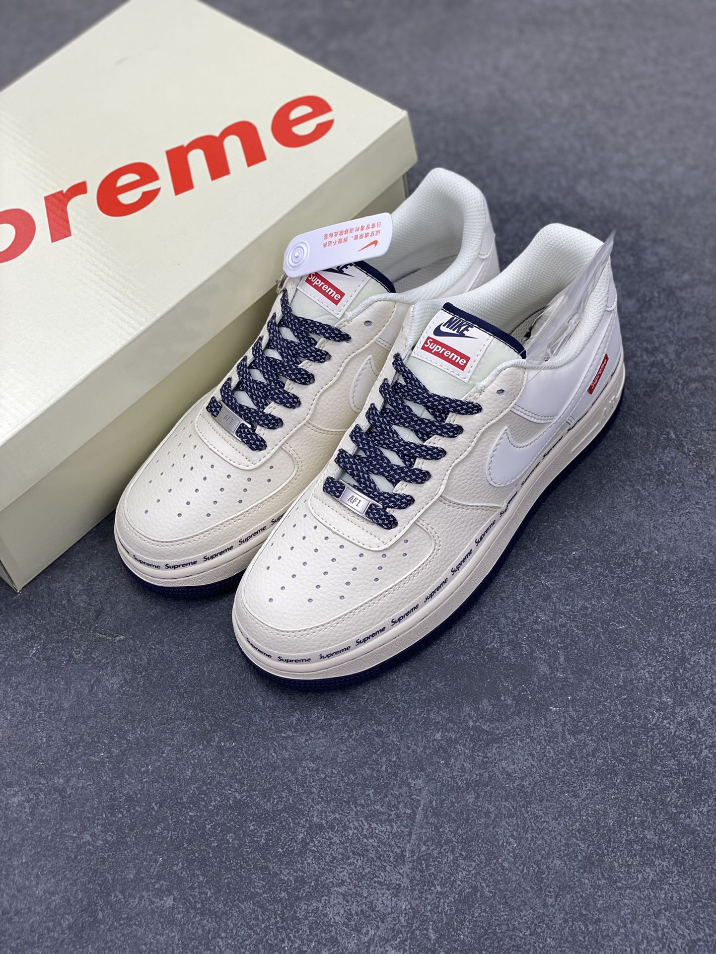 图片[8]-NIke Air Force 1 \’07 Low “Supreme联名——米蓝弹幕”空军一号 低帮 运动鞋 休闲鞋 折边针车 工艺难度大 原楦头原纸板 原装鞋盒 定制五金配件 内置全掌气垫 原厂鞋底 货号：XX3168-203 尺码：36 36.5 37.5 38 38.5 39 40 40.5 41 42 42.5 43 44 44.5 45-选品中心