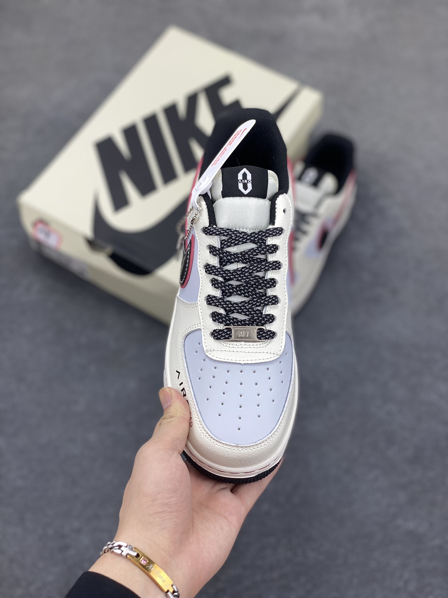 图片[2]-Nike Air Force 1 Low 空军一号低帮百搭休闲运动板鞋。柔软、弹性十足的缓震性能和出色的中底设计，横跨复古与现代的外型结合，造就出风靡全球三十多年的Force 1，直到今天还深受青睐。 货号：XS1958-809 尺码：36 36.5 37.5 38 38.5 39 40 40.5 41 42 42.5 43 44 44.5 45-选品中心