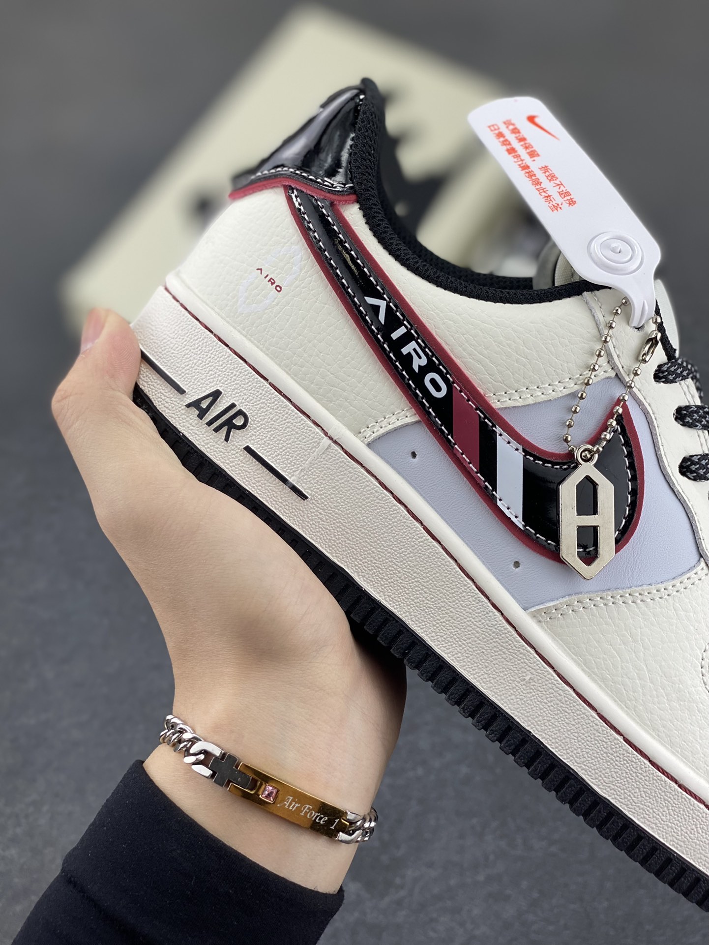 图片[6]-Nike Air Force 1 Low 空军一号低帮百搭休闲运动板鞋。柔软、弹性十足的缓震性能和出色的中底设计，横跨复古与现代的外型结合，造就出风靡全球三十多年的Force 1，直到今天还深受青睐。 货号：XS1958-809 尺码：36 36.5 37.5 38 38.5 39 40 40.5 41 42 42.5 43 44 44.5 45-选品中心