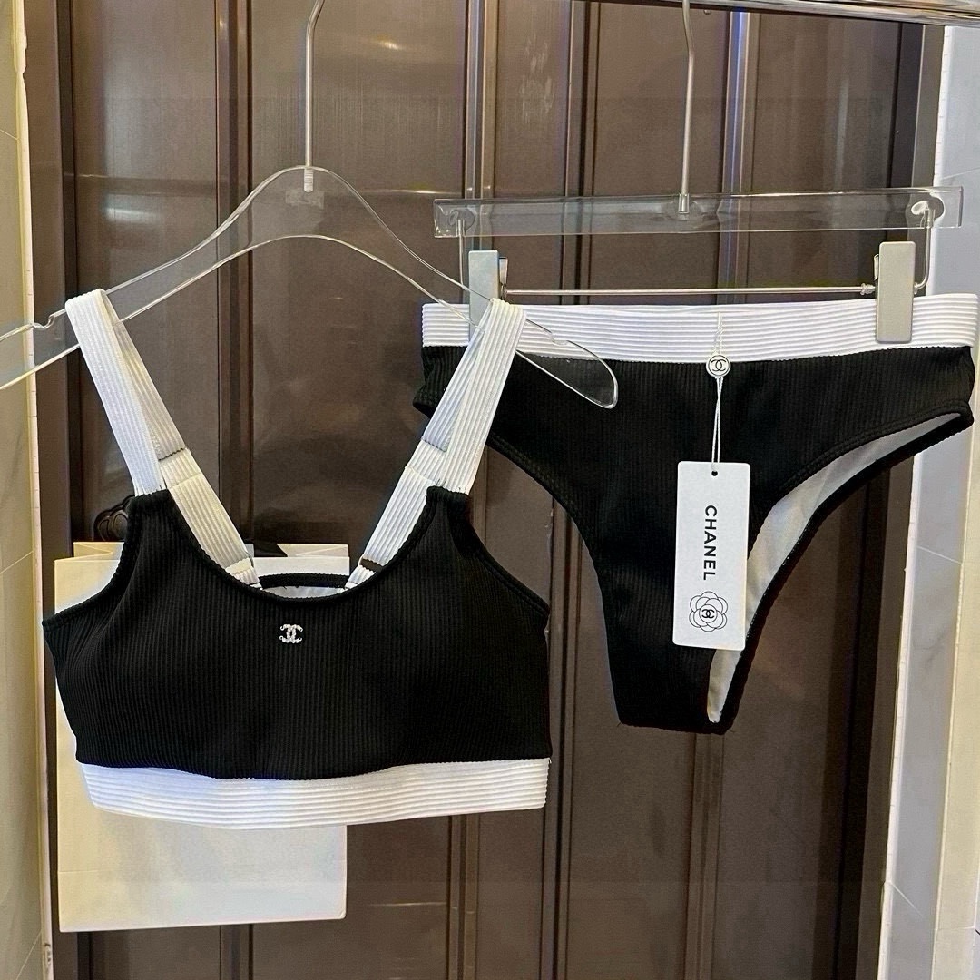 NO:375105,Chanel split swimsuit, super good upper body!  It is released simultaneously in major counters, and it naturally presents a sense of fashion!  Very age-reducing and youthful. S M L XL swimsuits, swimsuits, bikini, chanel, swimsuits, bikinis19860909 Chanel分体套装泳衣 上身超级棒！同步各大专柜发售,自然而然呈现时尚感！十分减龄,具有年轻活力. 码数S M L XL泳衣泳裤比基尼,泳衣，泳裤，比基尼,chanel,swimsuits,bikinis,accessory