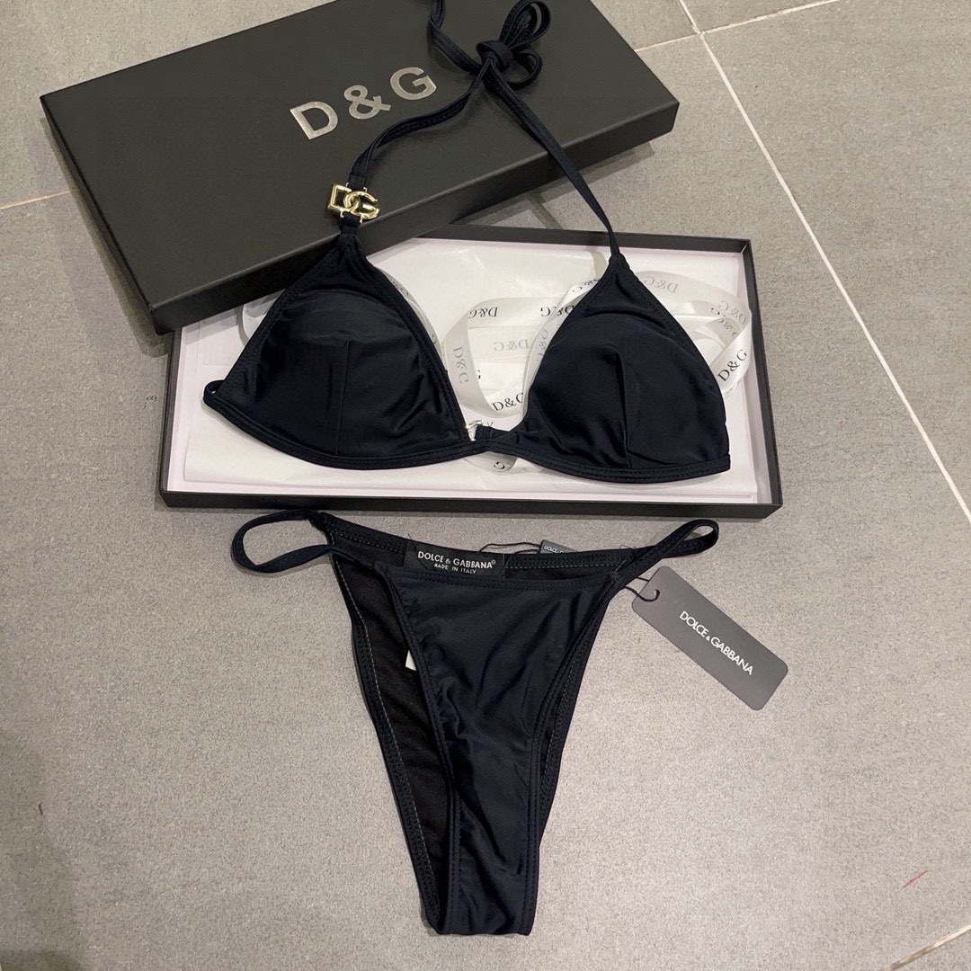 NO:375090,DG Bikini is super good!  It is released simultaneously in major counters, and it naturally presents a sense of fashion!  Very age-reducing and youthful. S M L swimsuits, swimming trunks, bikinis, swimsuits, swimming trunks, bikinis19860909 DG比基尼 上身超级棒！同步各大专柜发售,自然而然呈现时尚感！十分减龄,具有年轻活力. 码数S M L泳衣泳裤比基尼,泳衣，泳裤，比基尼,swimsuits,bikinis,accessory