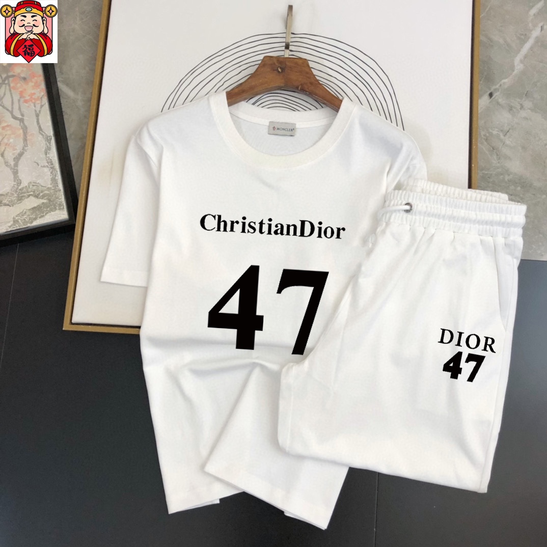 Dior 品牌【DIOR迪奥】 2025新款男士短袖短裤套装 销售 市面高端版本 手感细腻柔软 让你穿着更加舒适 立体裁剪版型超赞 尺码:M-5XL下单请报身高体重