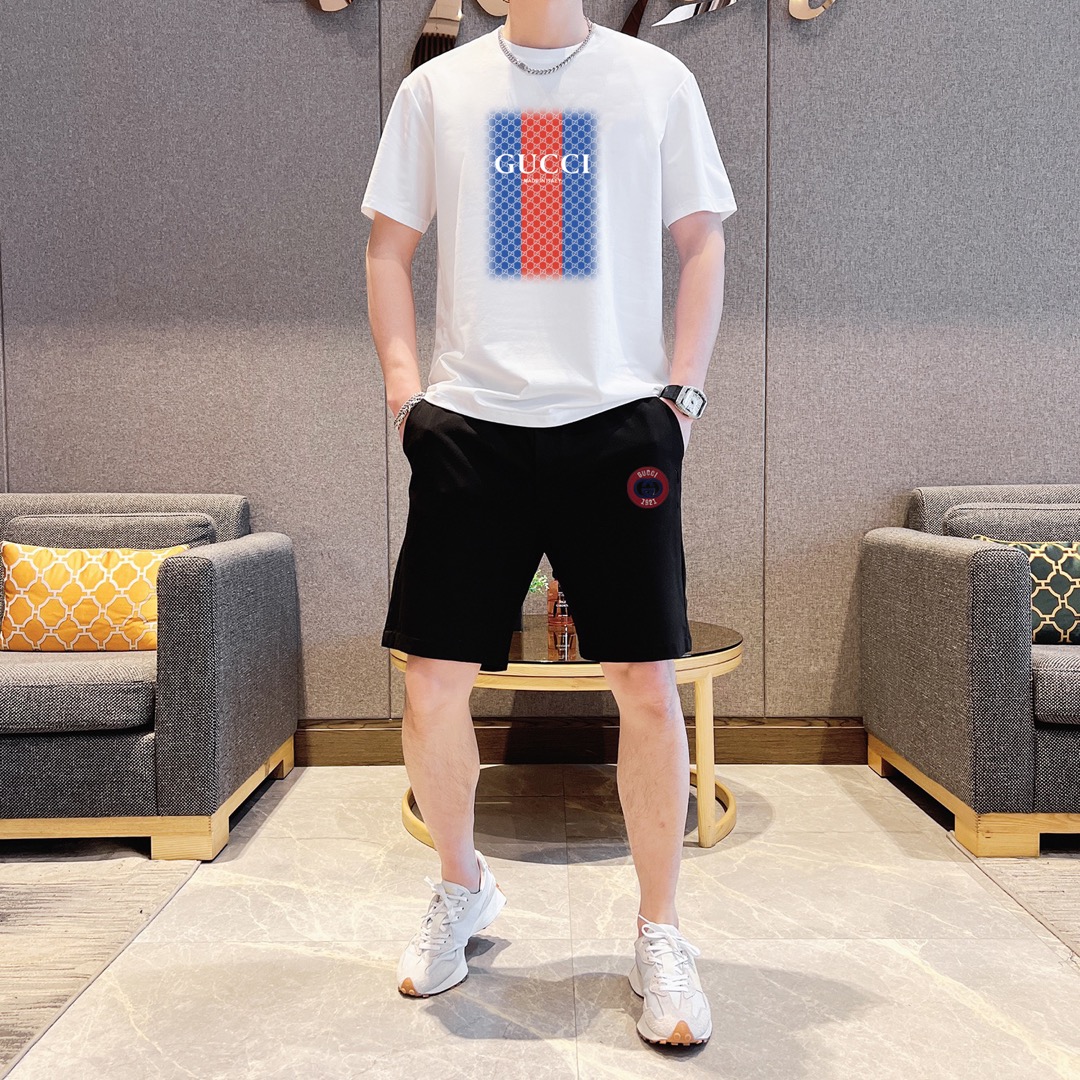 Gucci 品牌【GUCCI 古奇】 2025新款男士短袖短裤套装 销售 市面高端版本 手感细腻柔软 让你穿着更加舒适 立体裁剪版型超赞 尺码:M-5XL下单请报身高体重