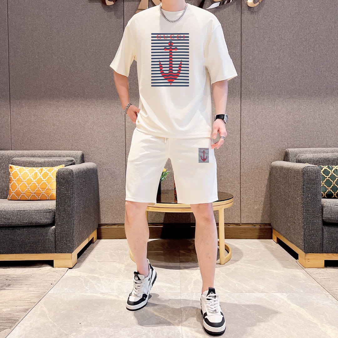 Gucci 品牌【GUCCI 古奇】 2025新款男士短袖短裤套装 销售 市面高端版本 手感细腻柔软 让你穿着更加舒适 立体裁剪版型超赞 尺码:M-5XL下单请报身高体重